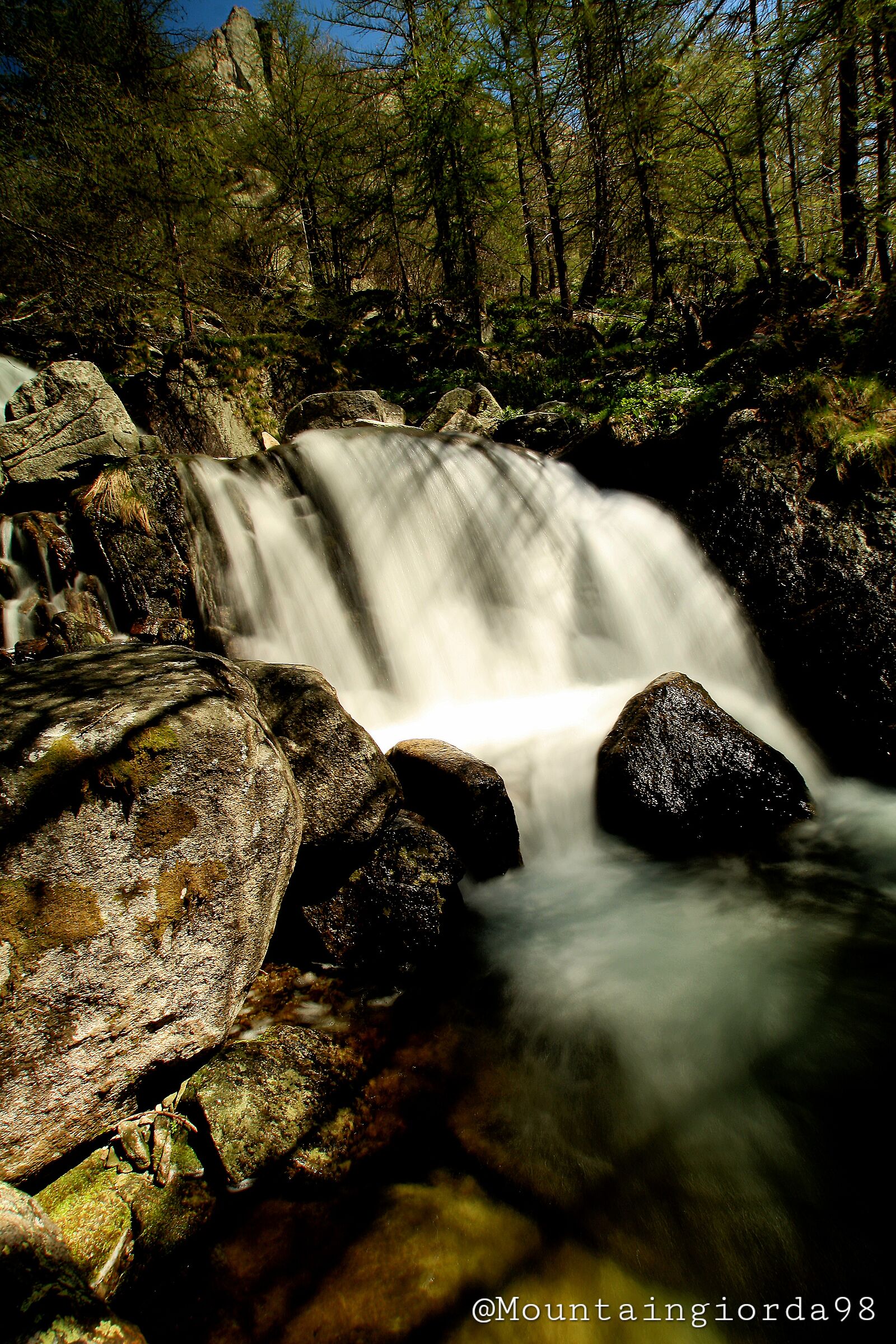 cascata rio di valrossa valle gesso