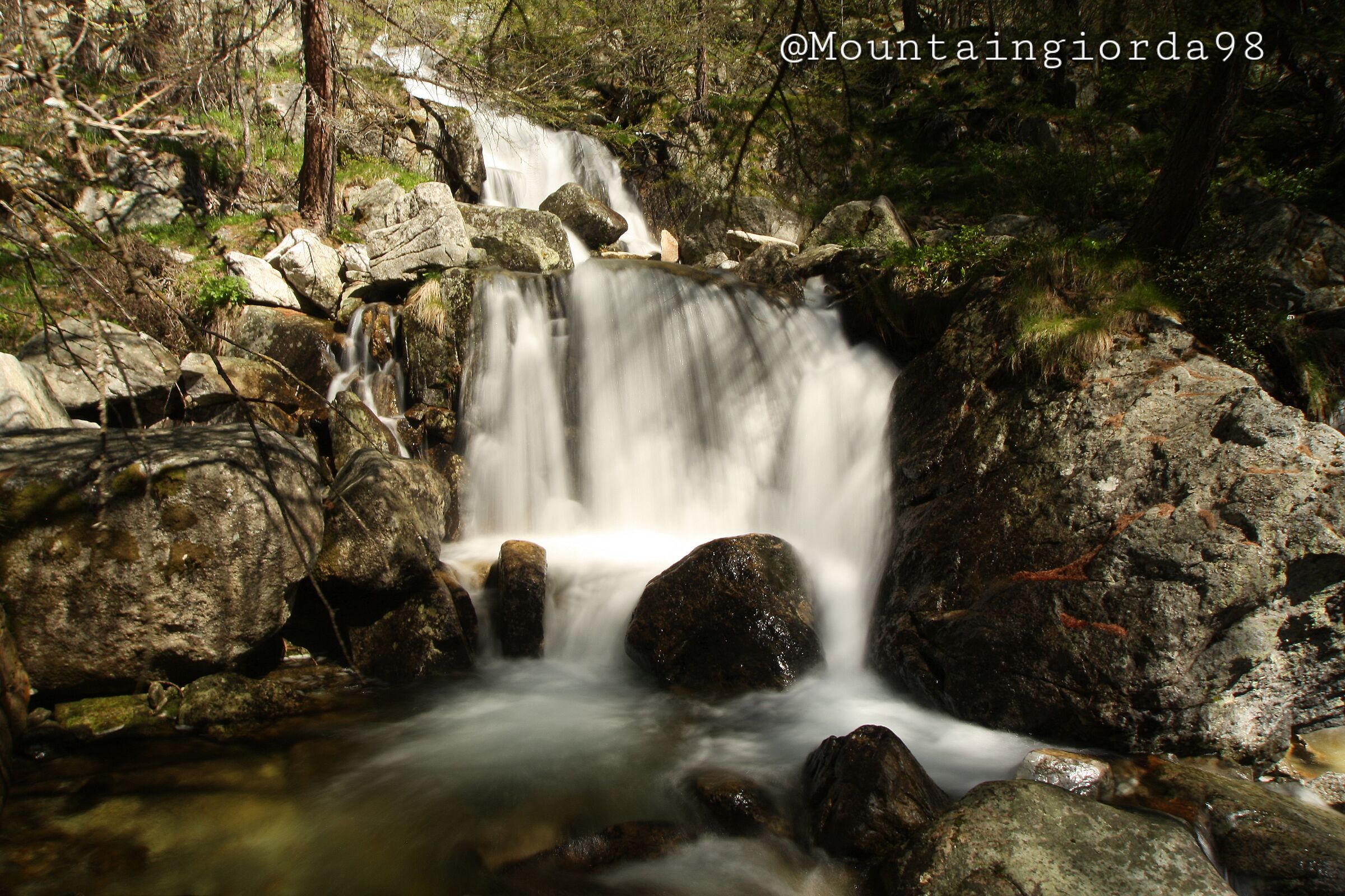 cascata rio di valrossa valle gesso