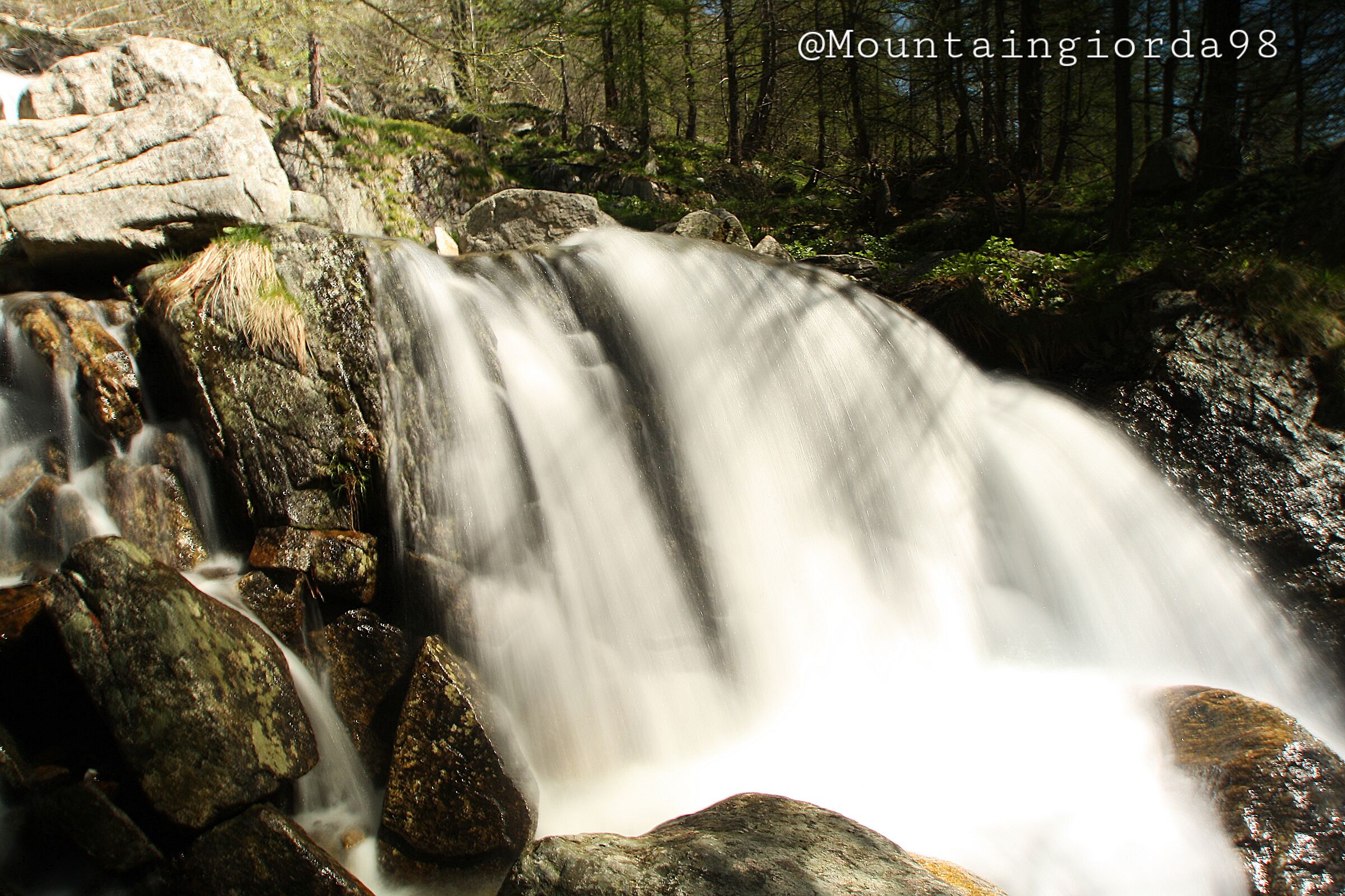 cascata rio di valrossa valle gesso