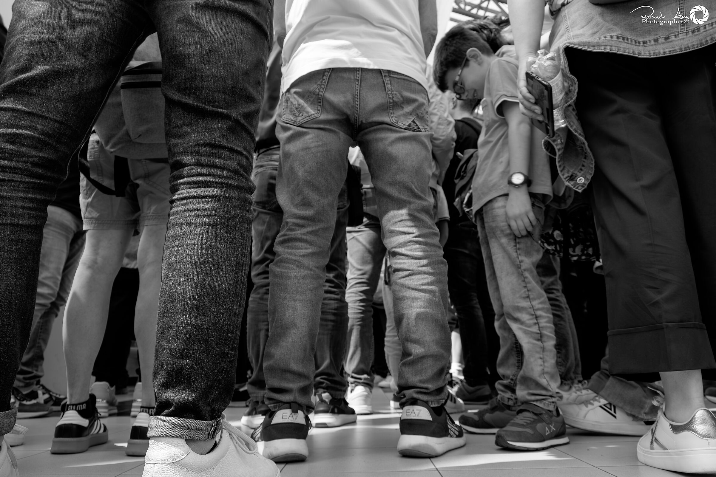 Who sees me?