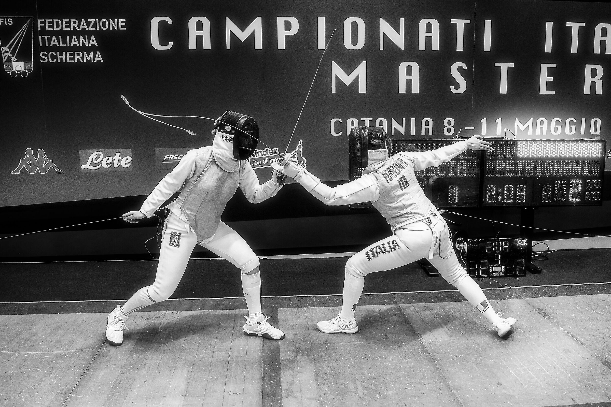 In fencing, crocodiles also fly