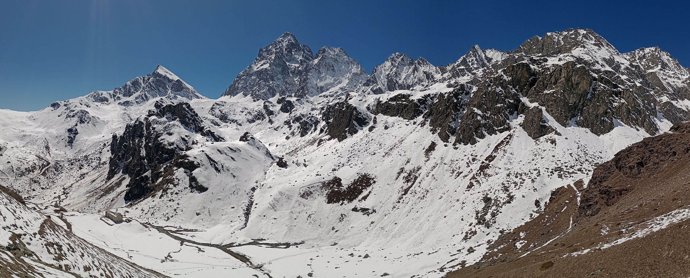 Veduta sulla conca del Pian del  Re ( Cn )