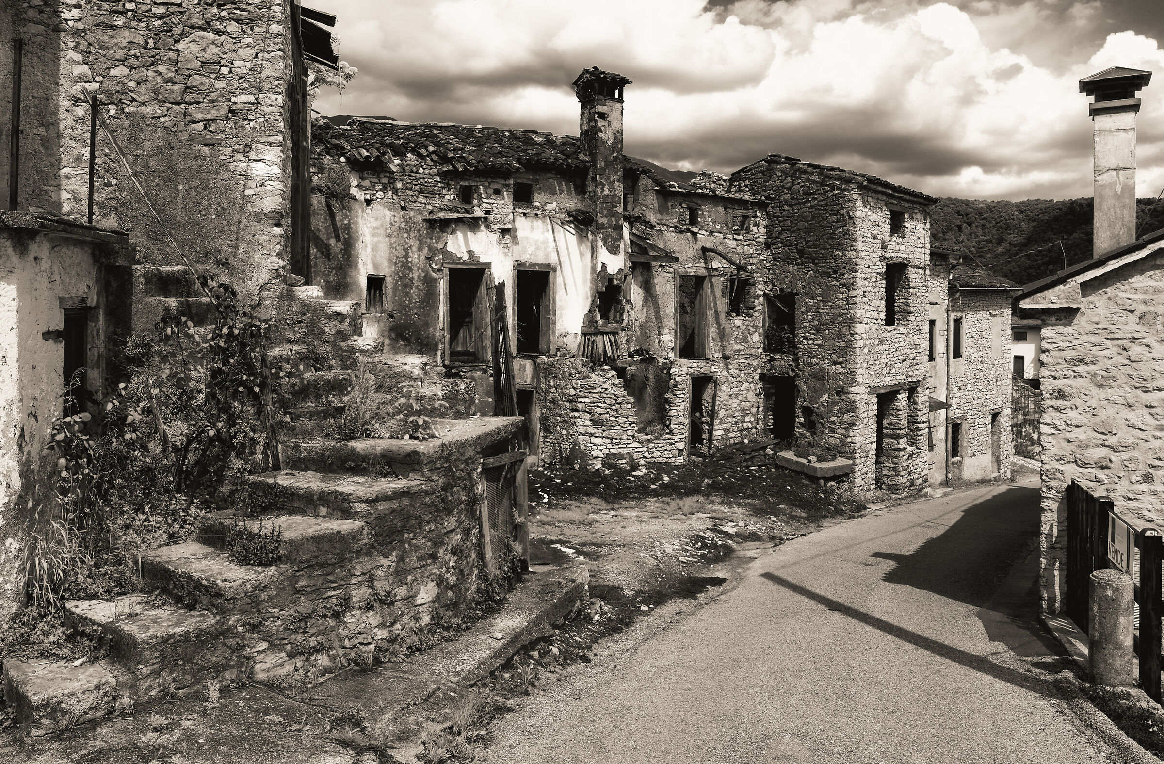 ... almost abandoned road...