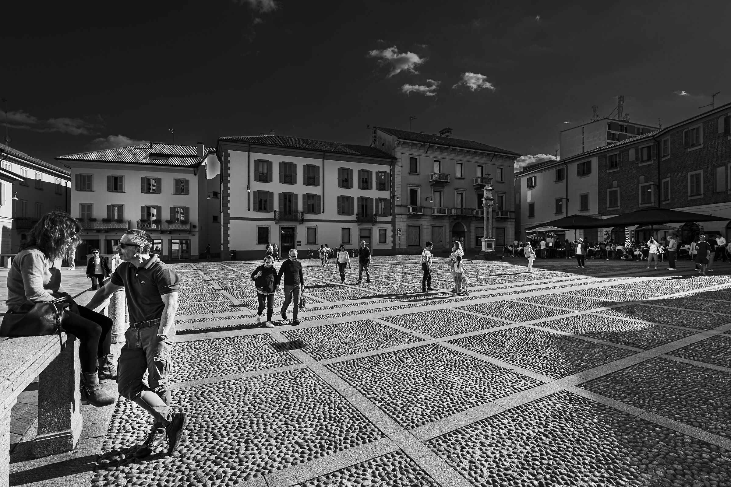 Passeggiando in piazza Duomo (Monza)