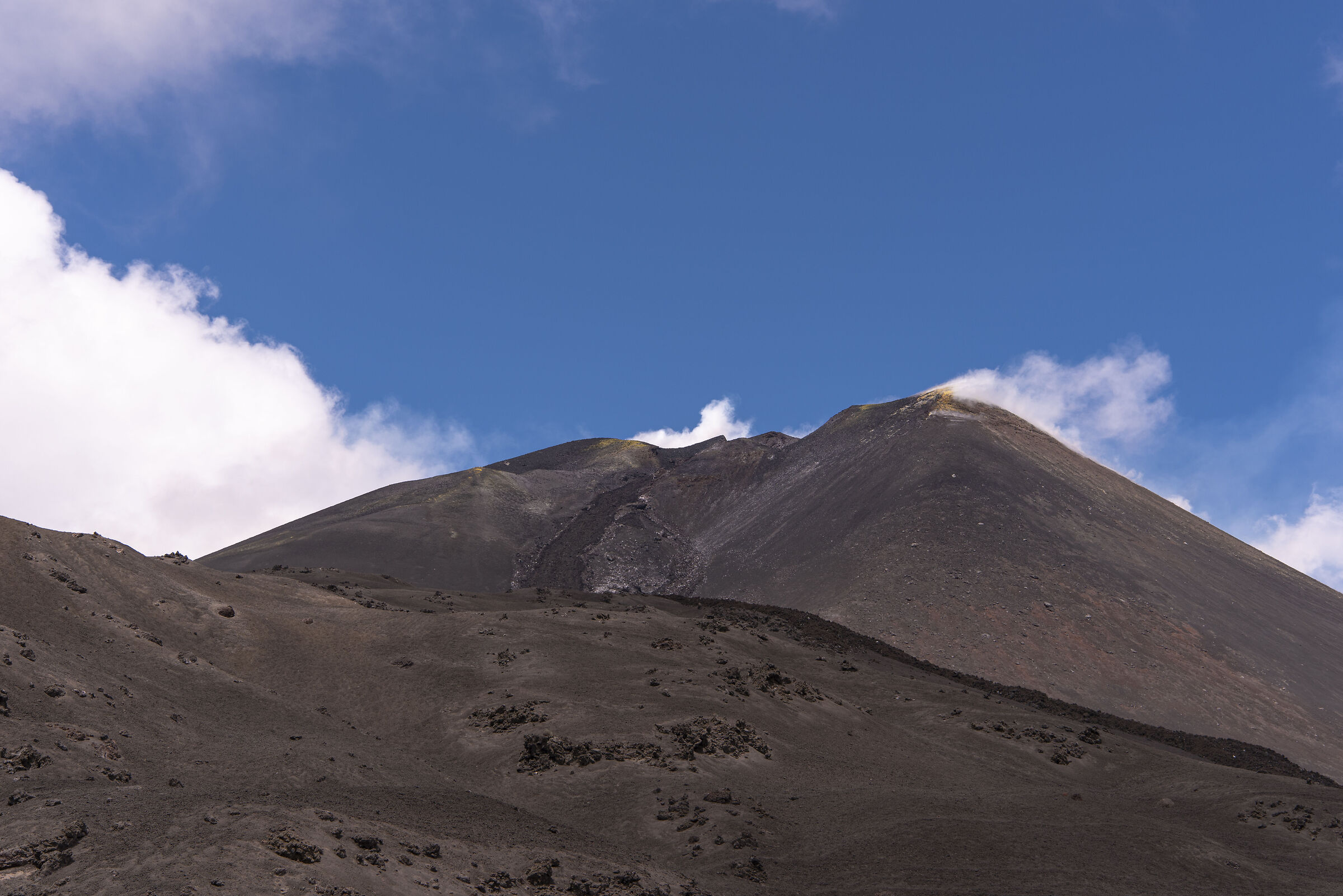 Un timido cratere di Sud-Est