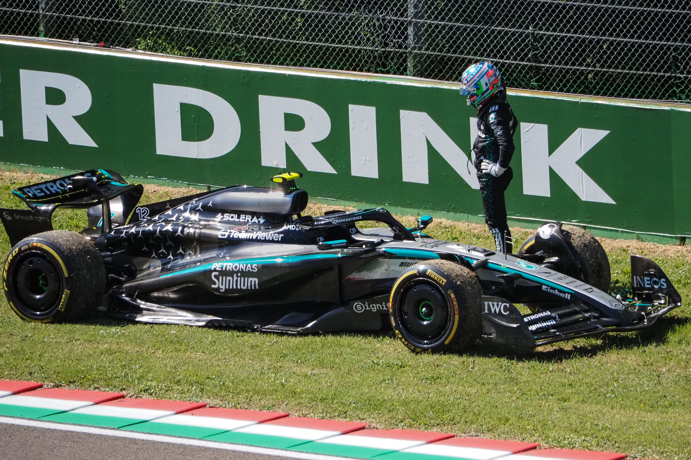 Imola GP 2025 - Kimi Antonelli remains on foot