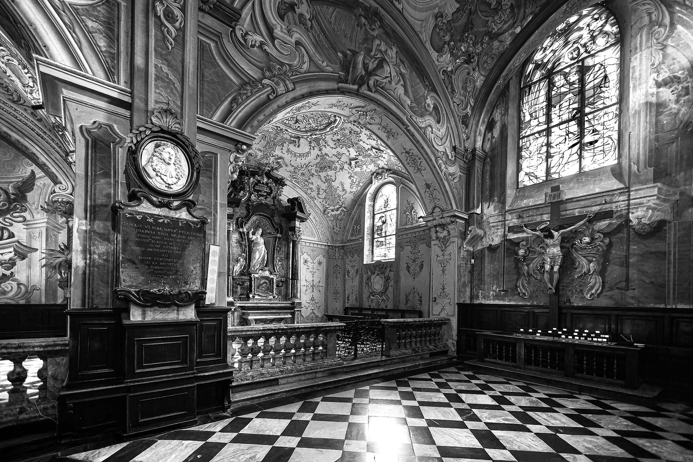 Dentro il Duomo in B&W