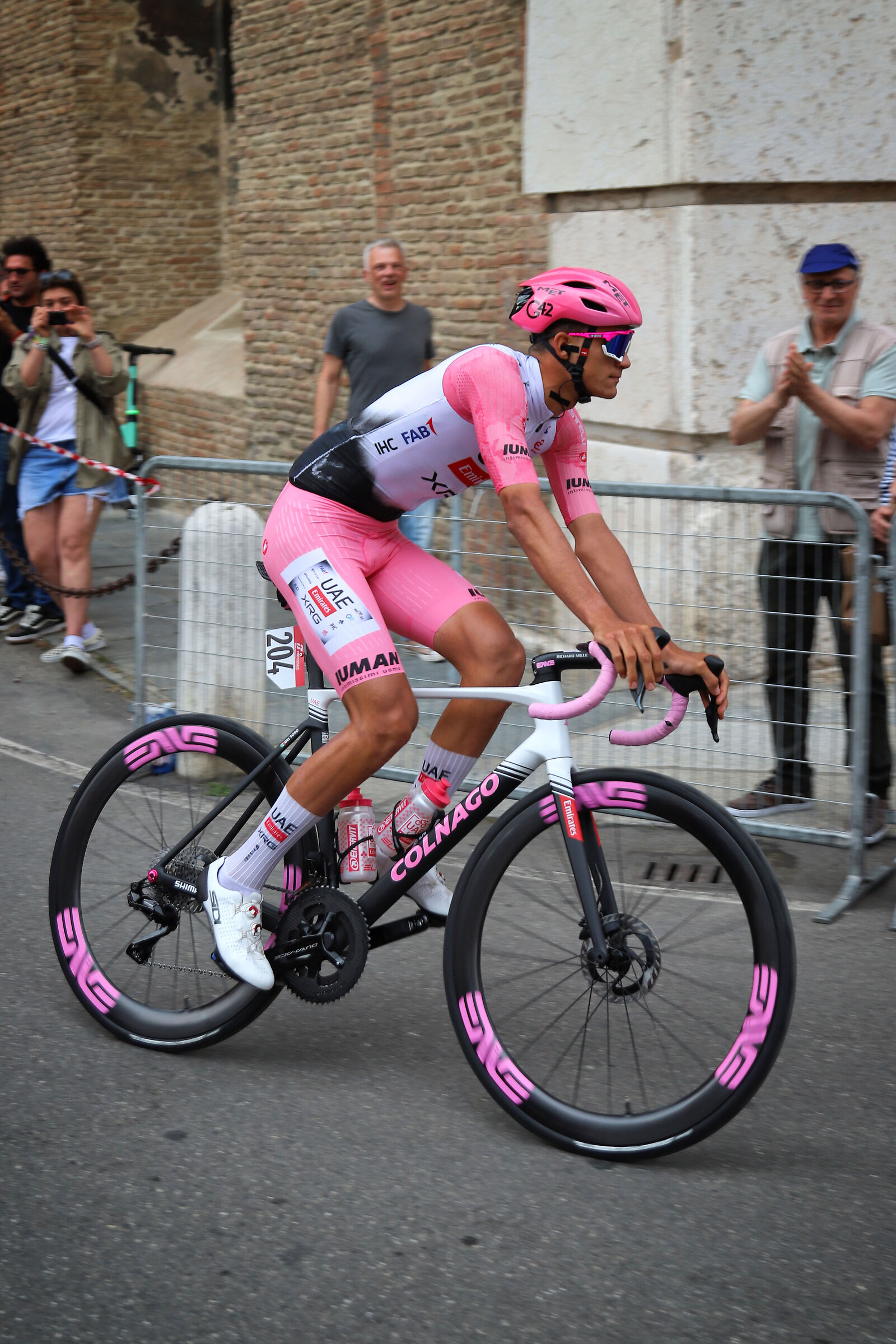 Olav Kooij, maglia rosa al Giro d'Italia 2025, Modena