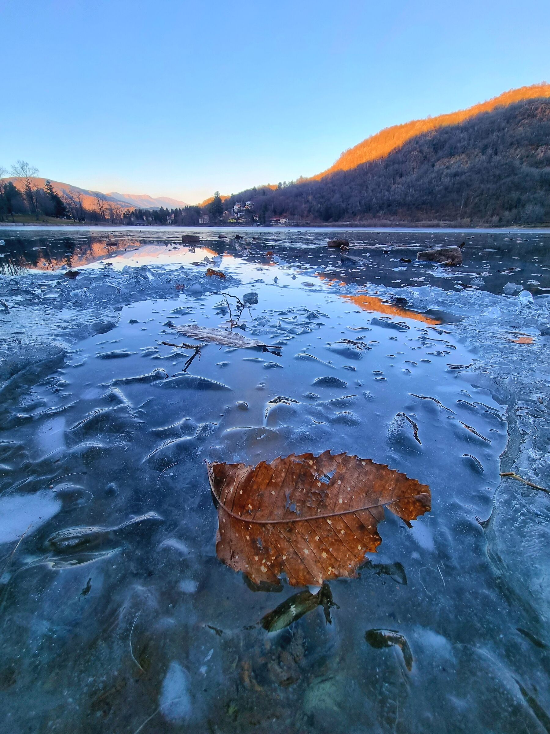 Winter on Lake Ghirla (VA)