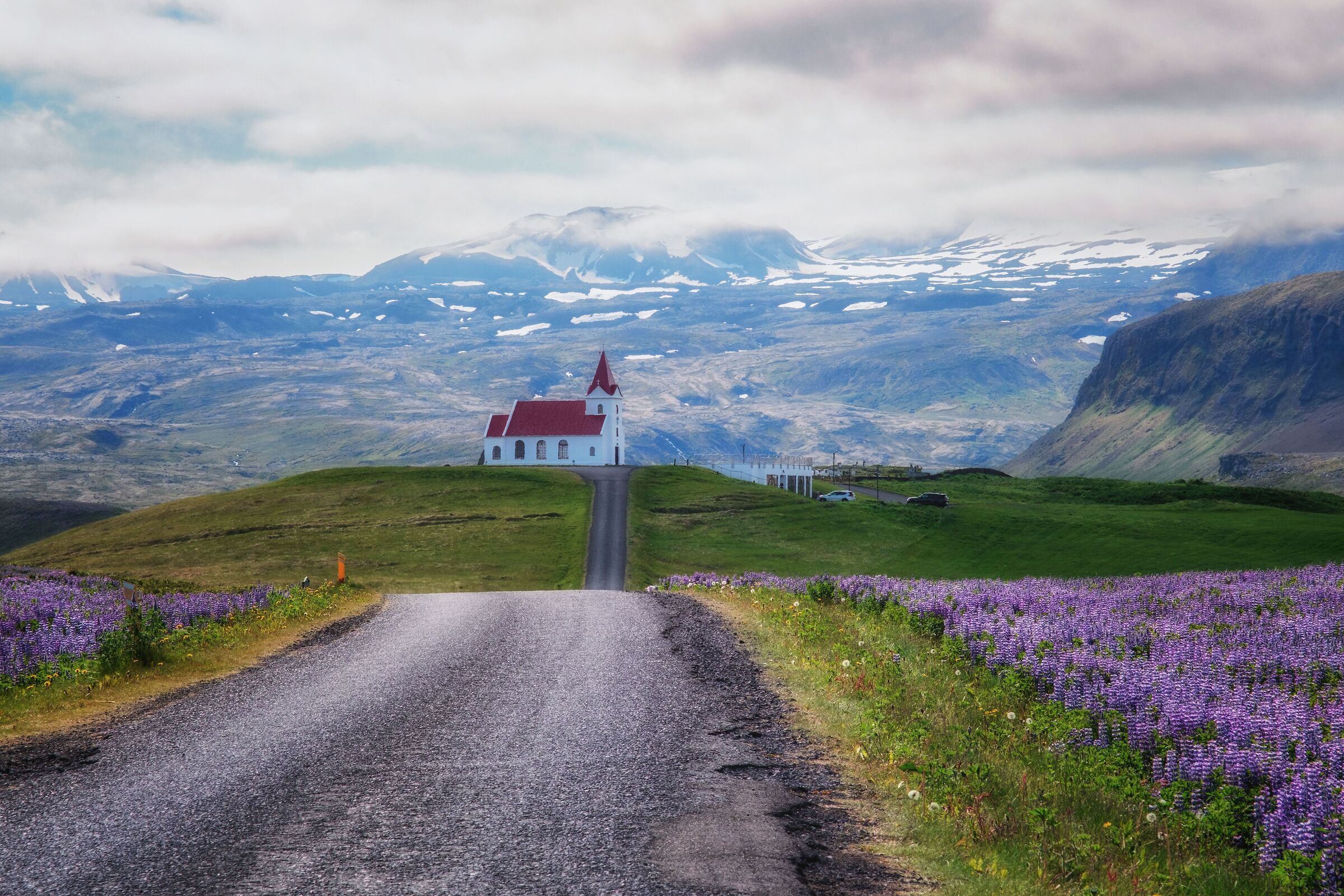 The road to the church