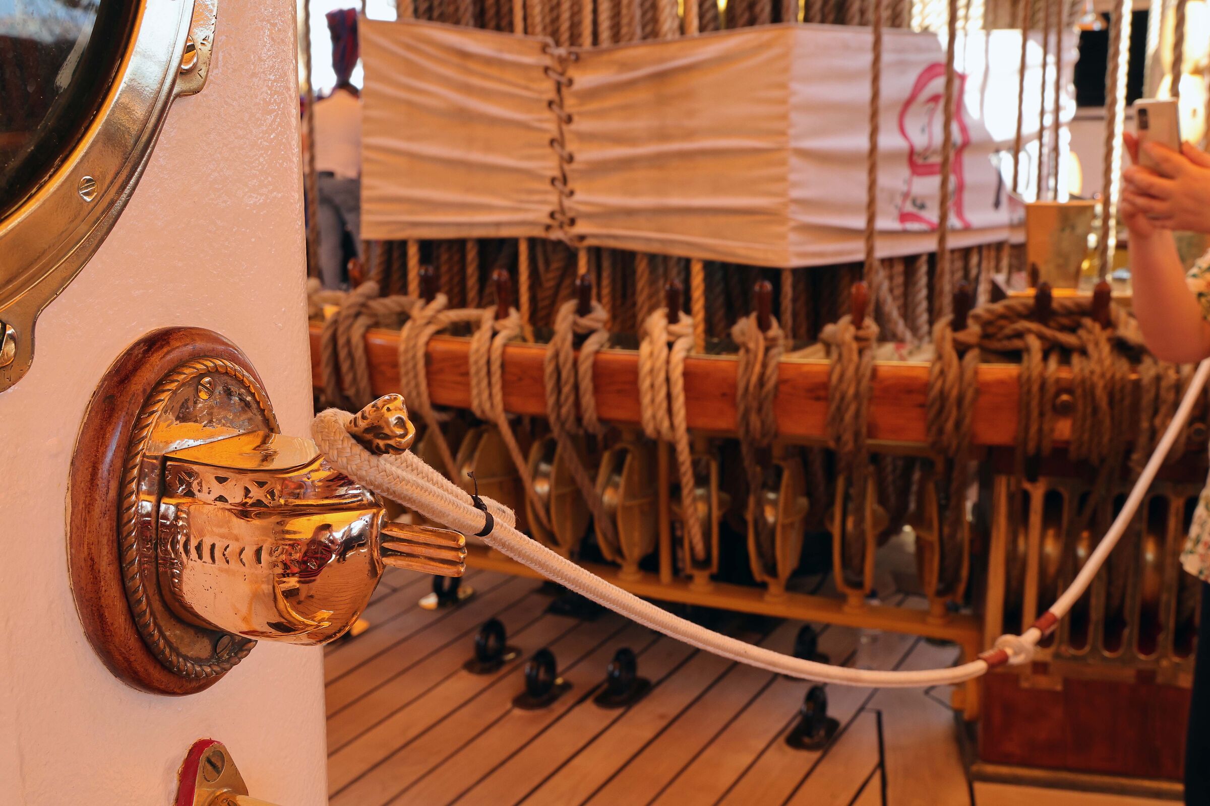 Brass and rope details