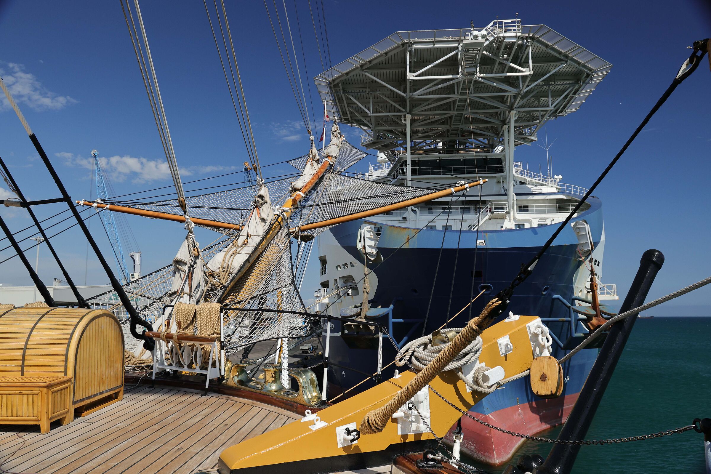 Forward flagpole