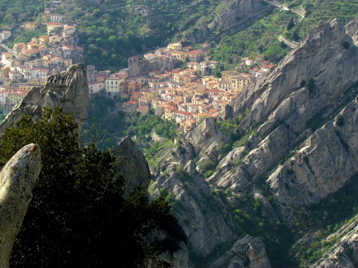 Castelmezzano visto da Pietrapertosa_Dolomiti Lucane
