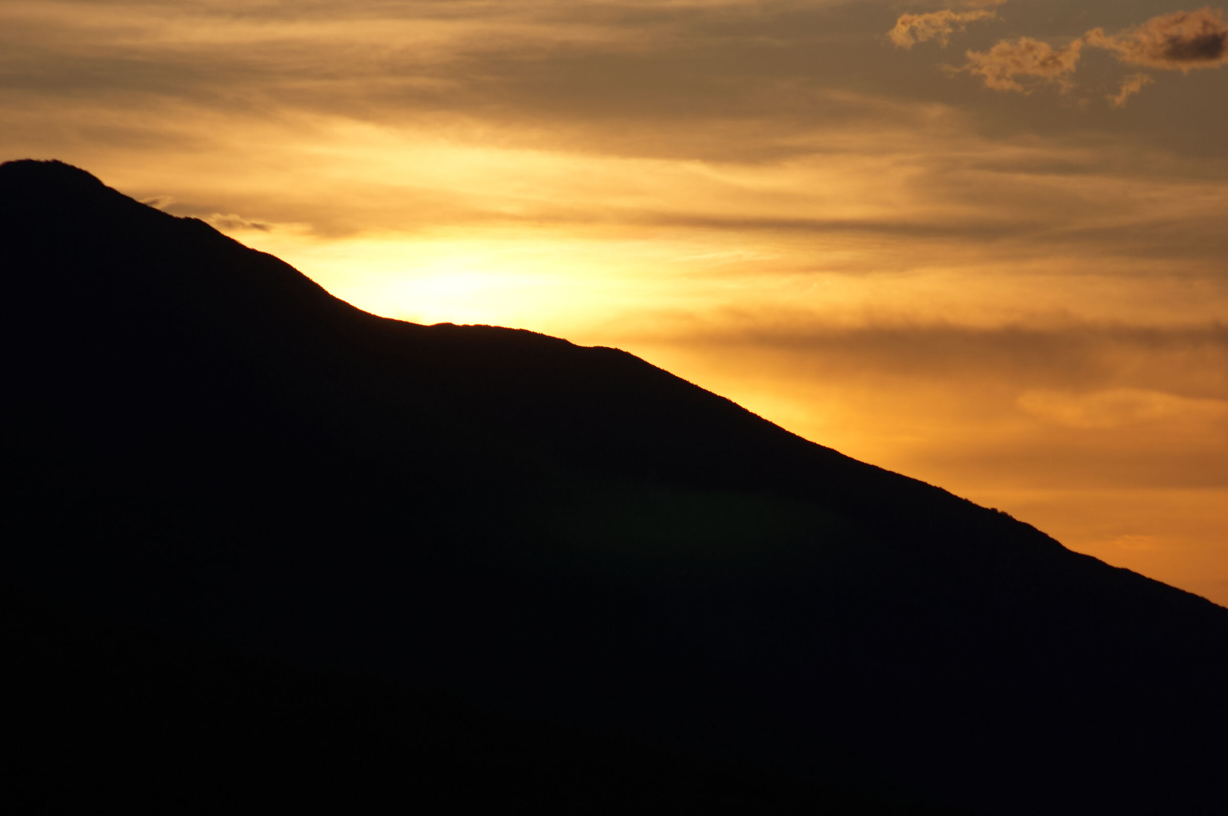 Oblique of fire, the magic of the sunset in the Apennines