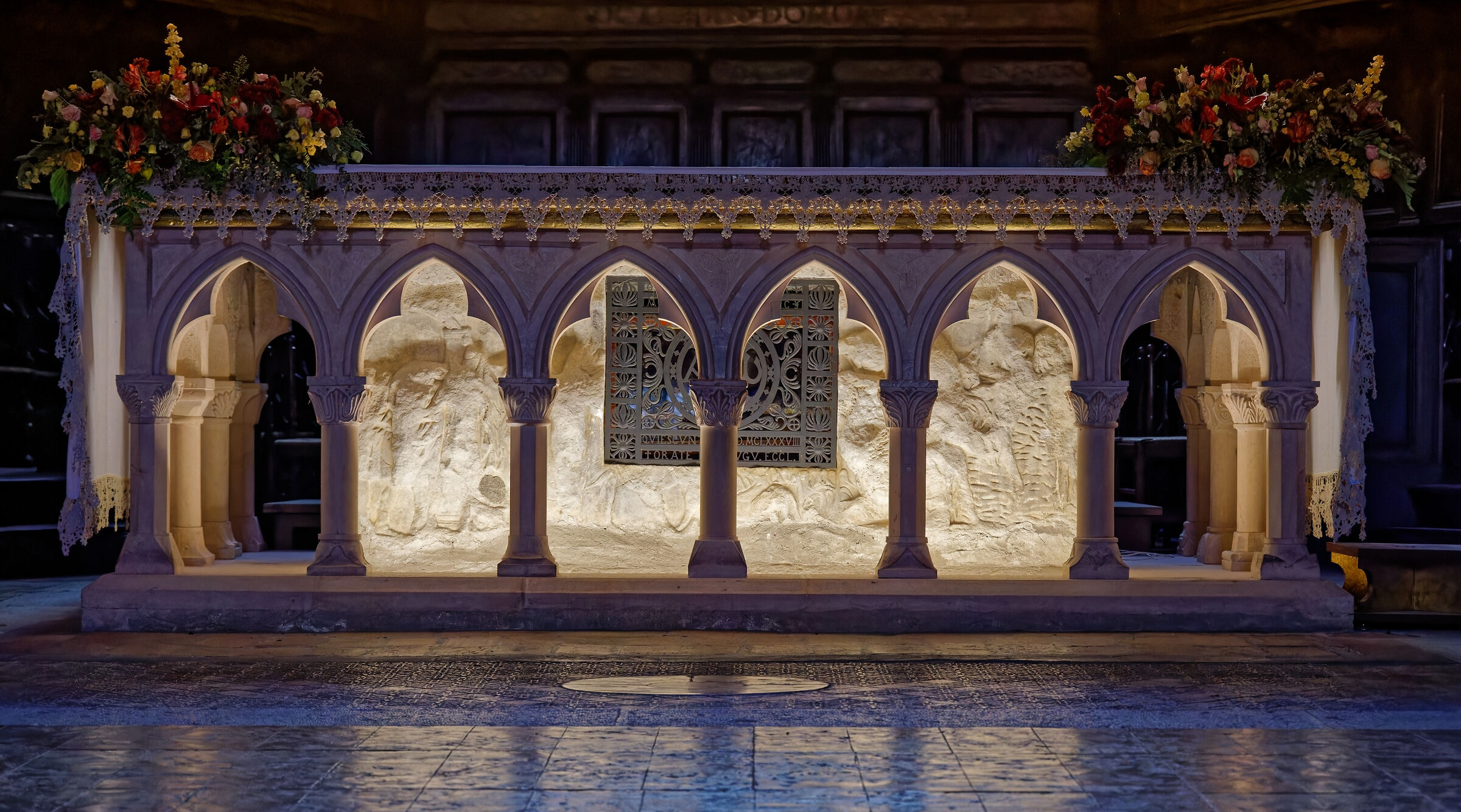 Gubbio Cathedral, altar