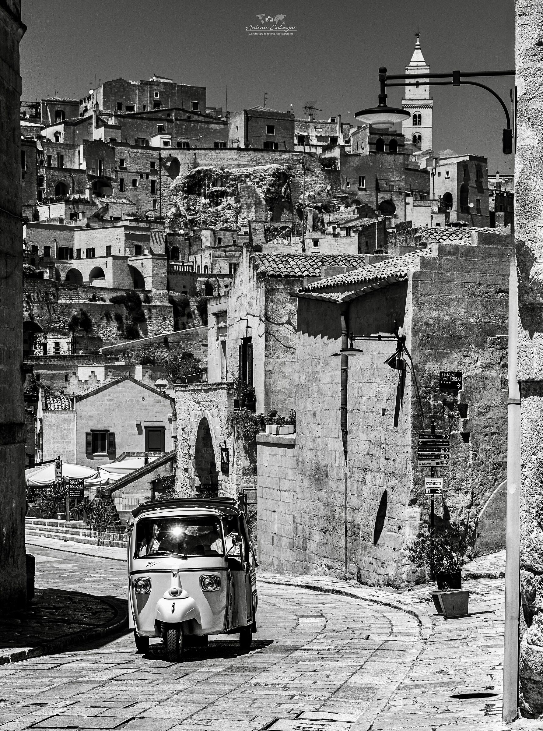 Scorcio sui Sassi di Matera in b&w