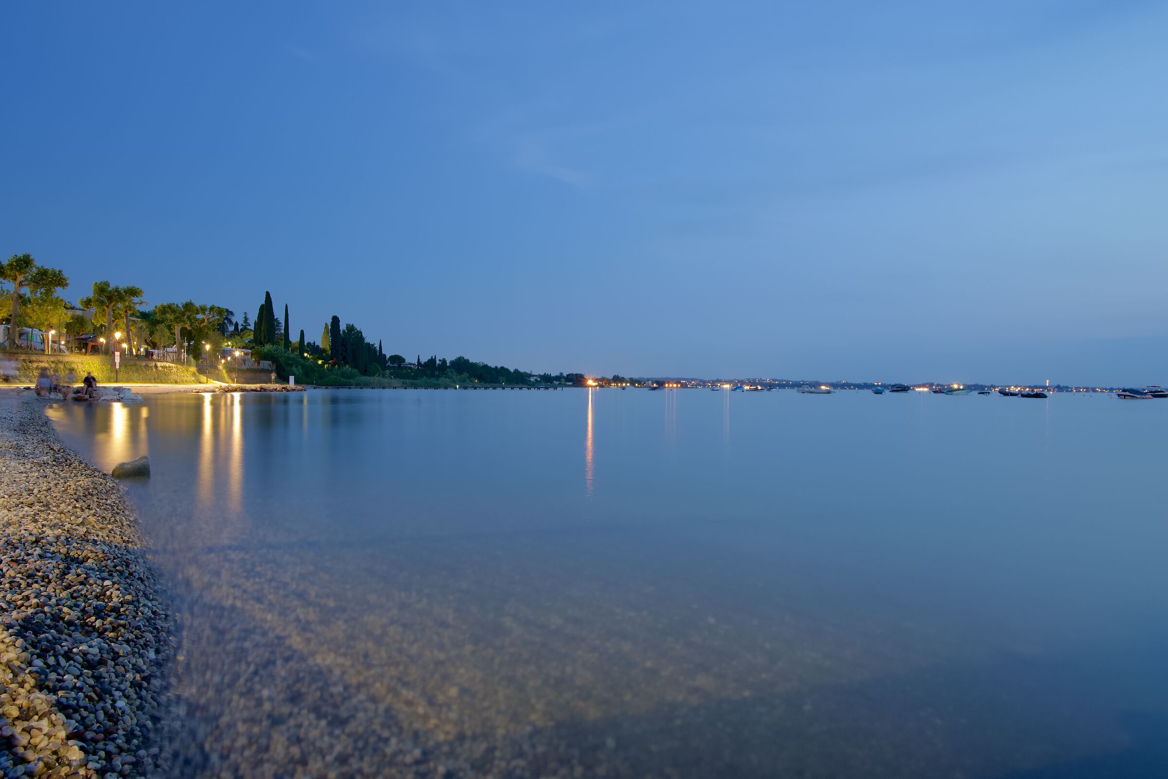 Garda lake by night
