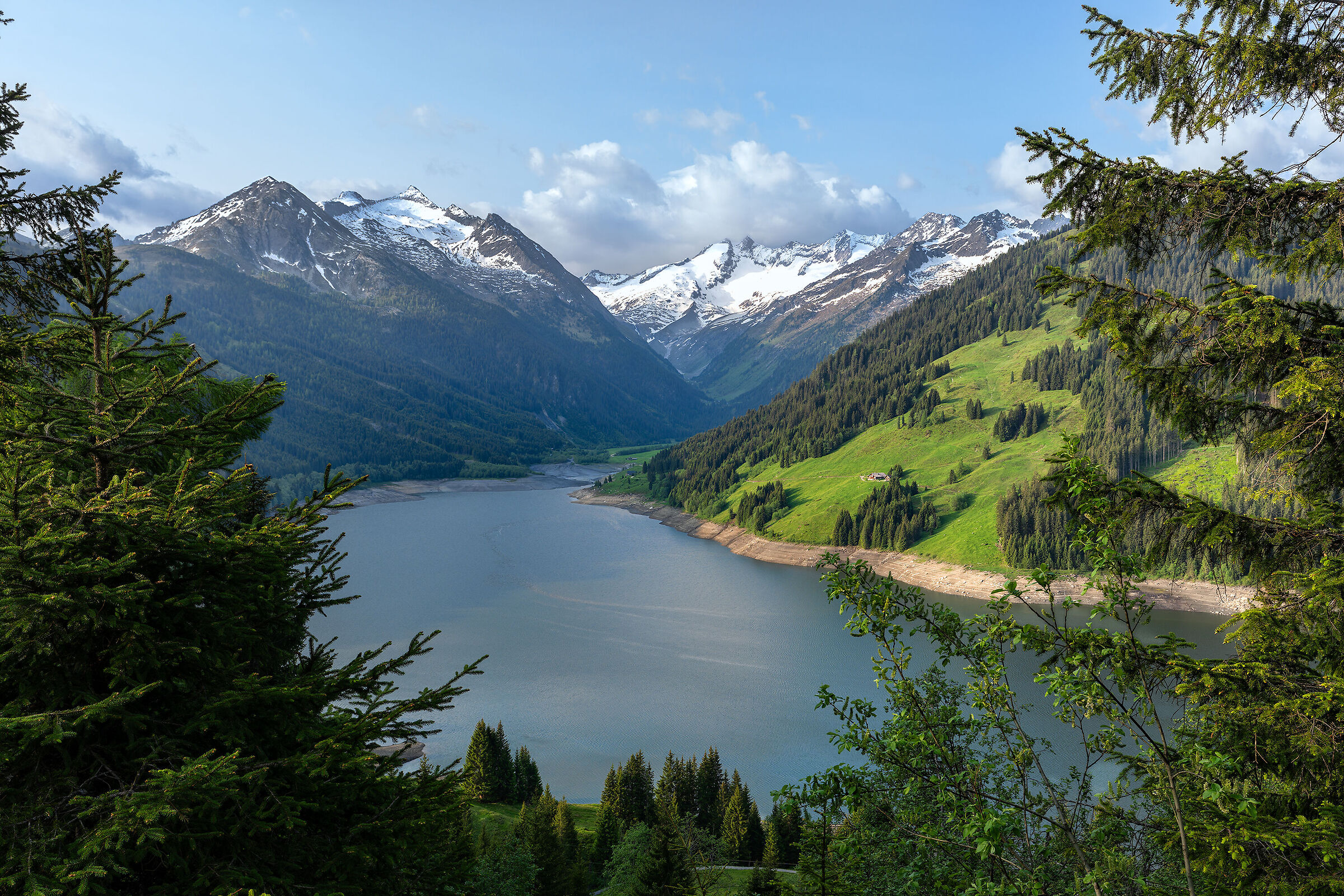 Alpine lake ( Austria )