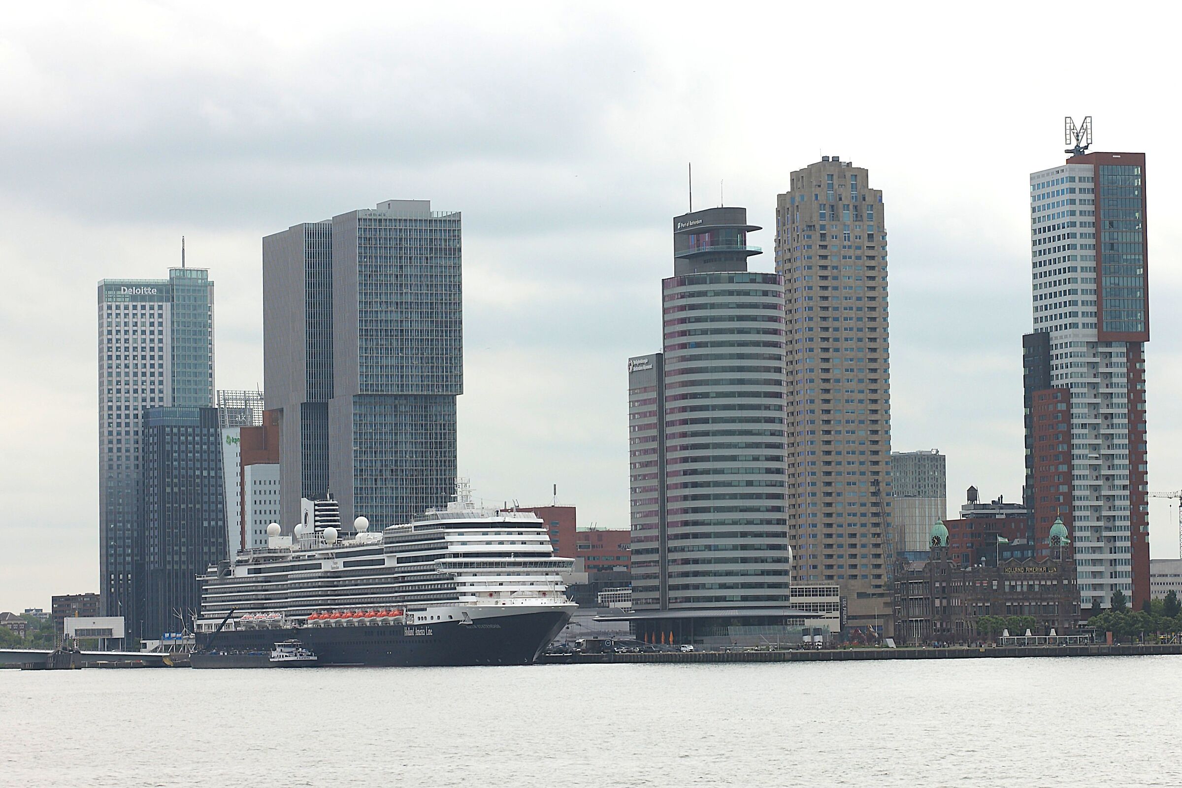 Vertical Palaces and Palaces on the Water: Niew Statendam