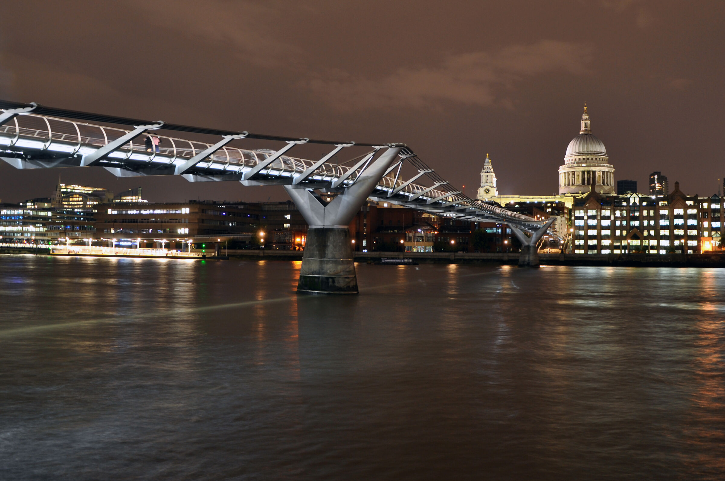 Millennium Bridge by night