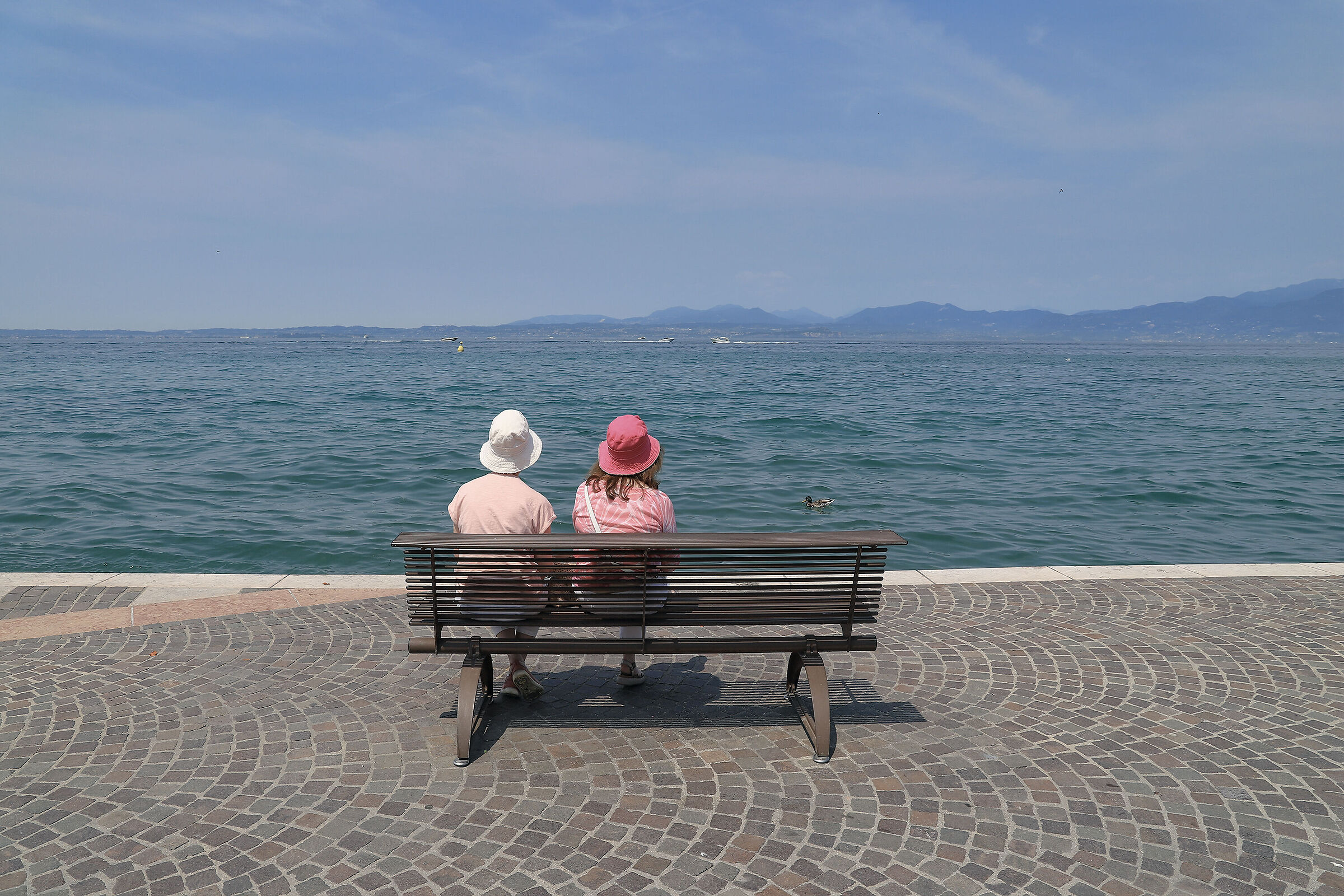 Coordinati rosa sul lago