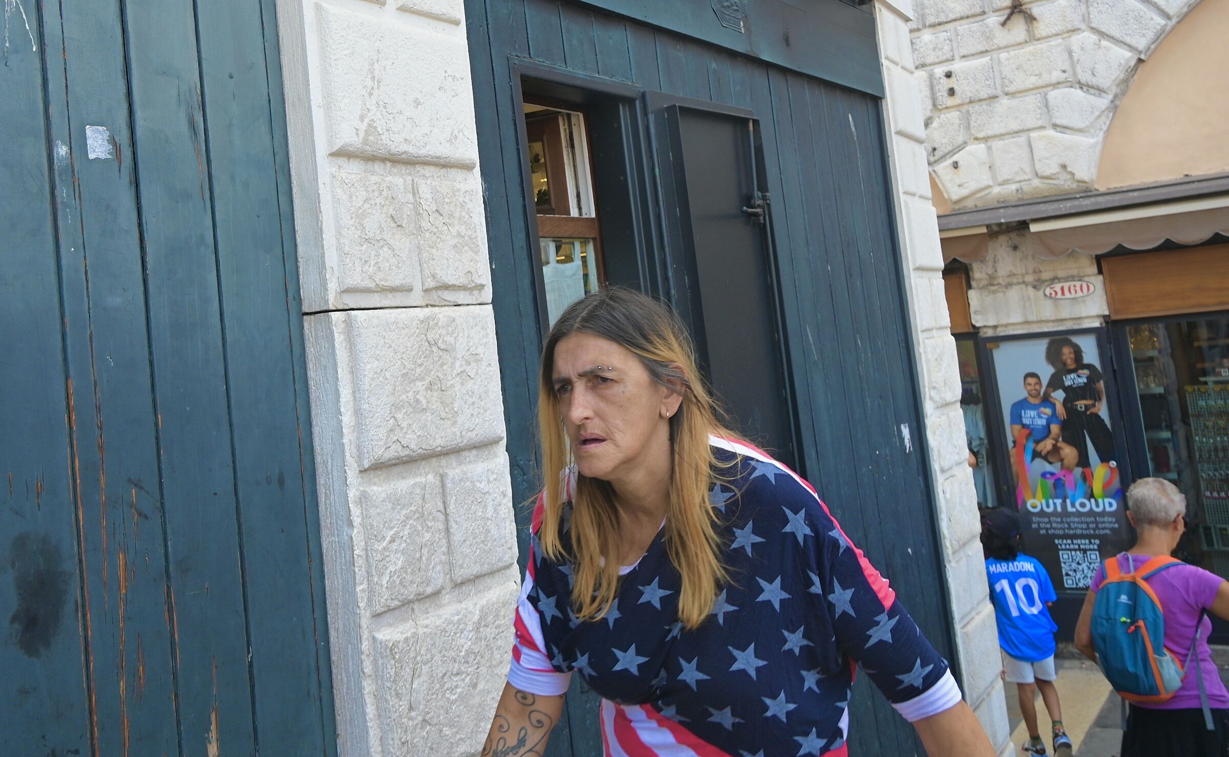 Guy...Tu vuo' fa' l'americano Mericano, mericano