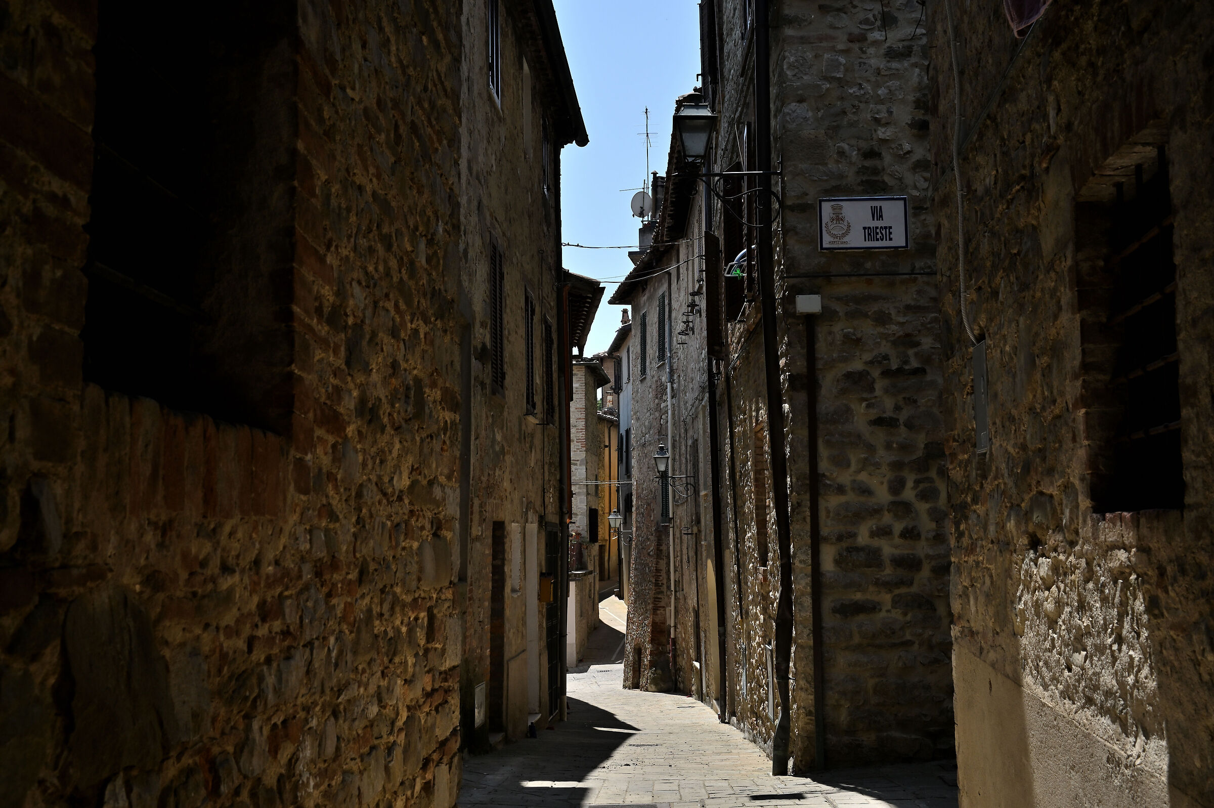 Narrow alley