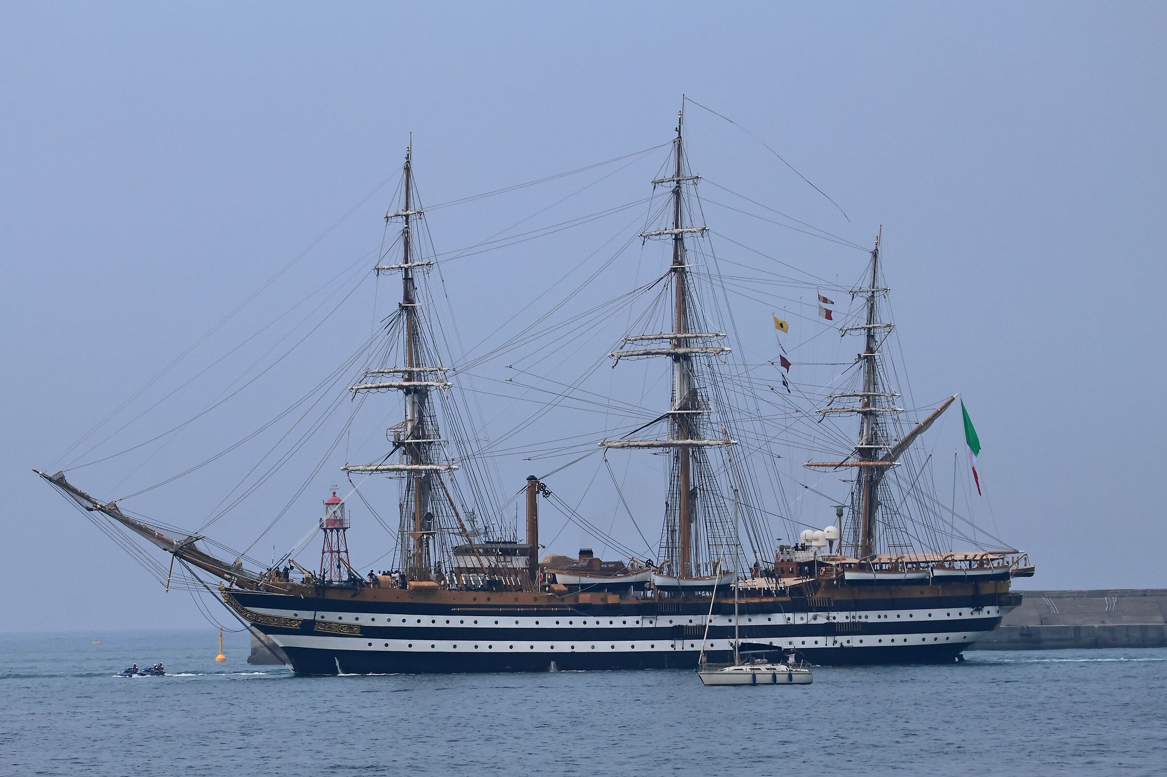 Il Vespucci saluta Genova