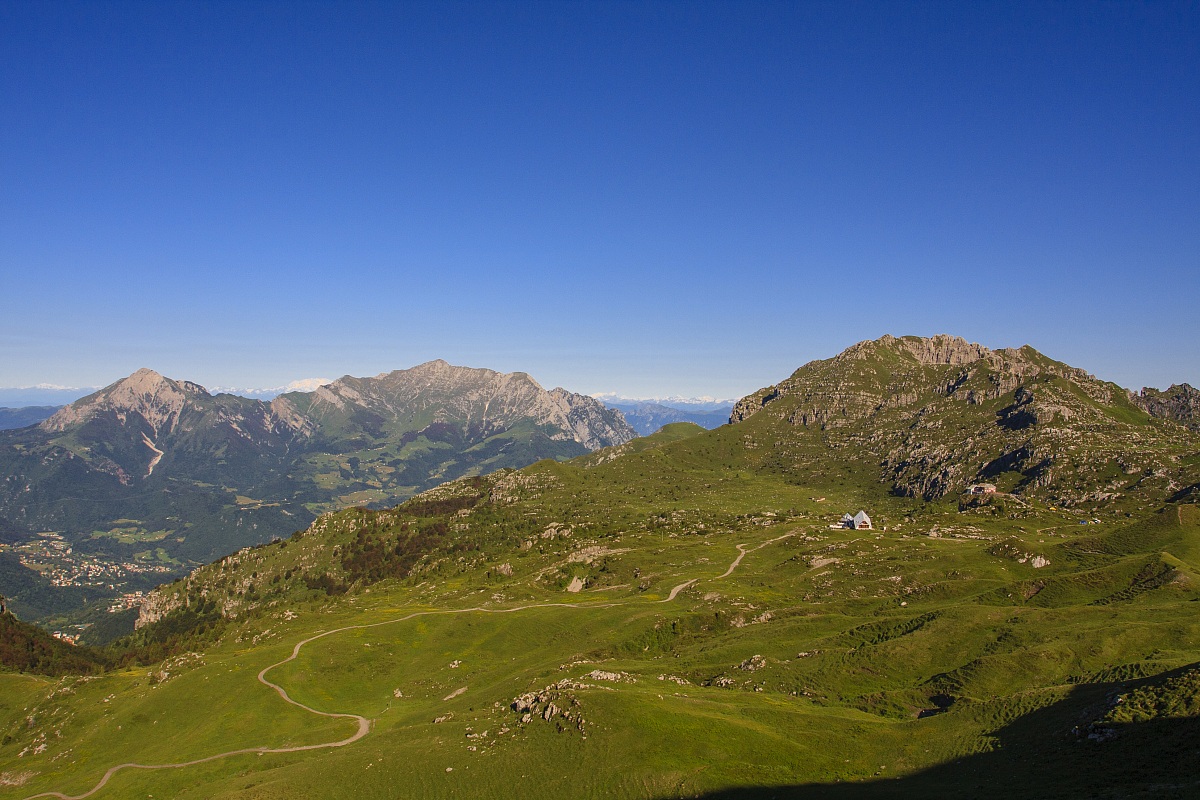 Nicola refuge from the summit of Sodadura