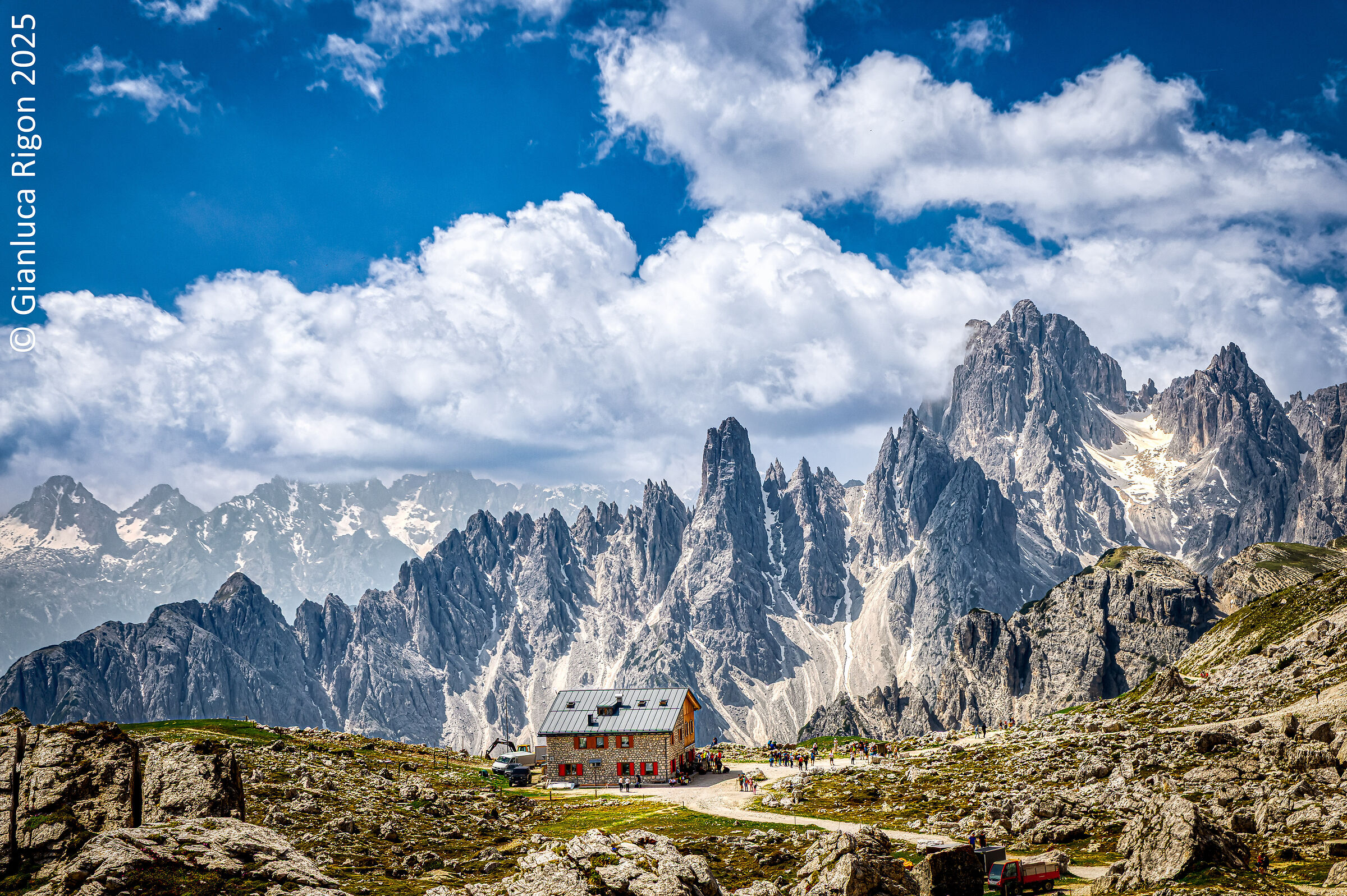 Vista dei Cadini di Misurina e Rifugio Lavaredo