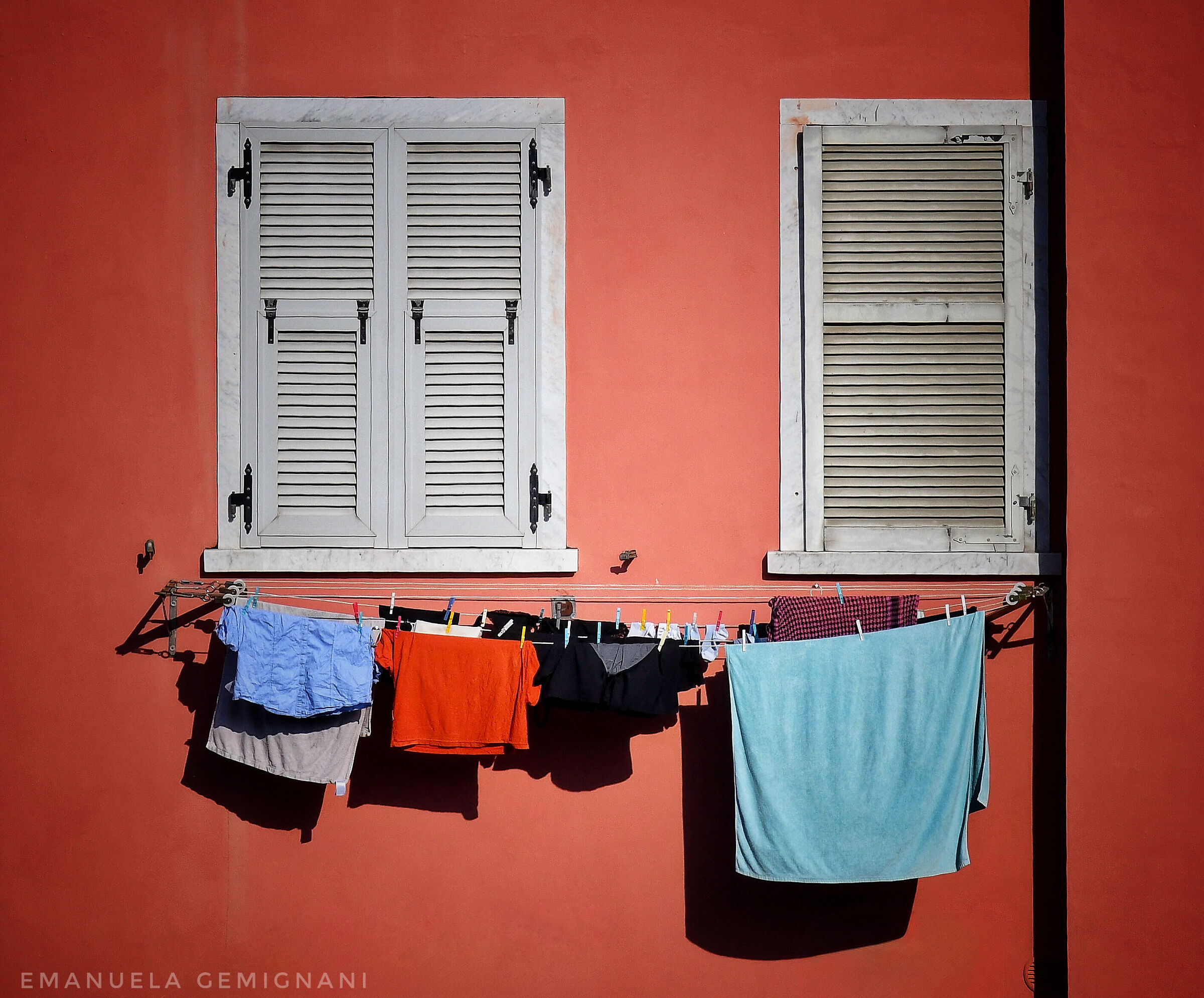 Clothes hanging in Carrara