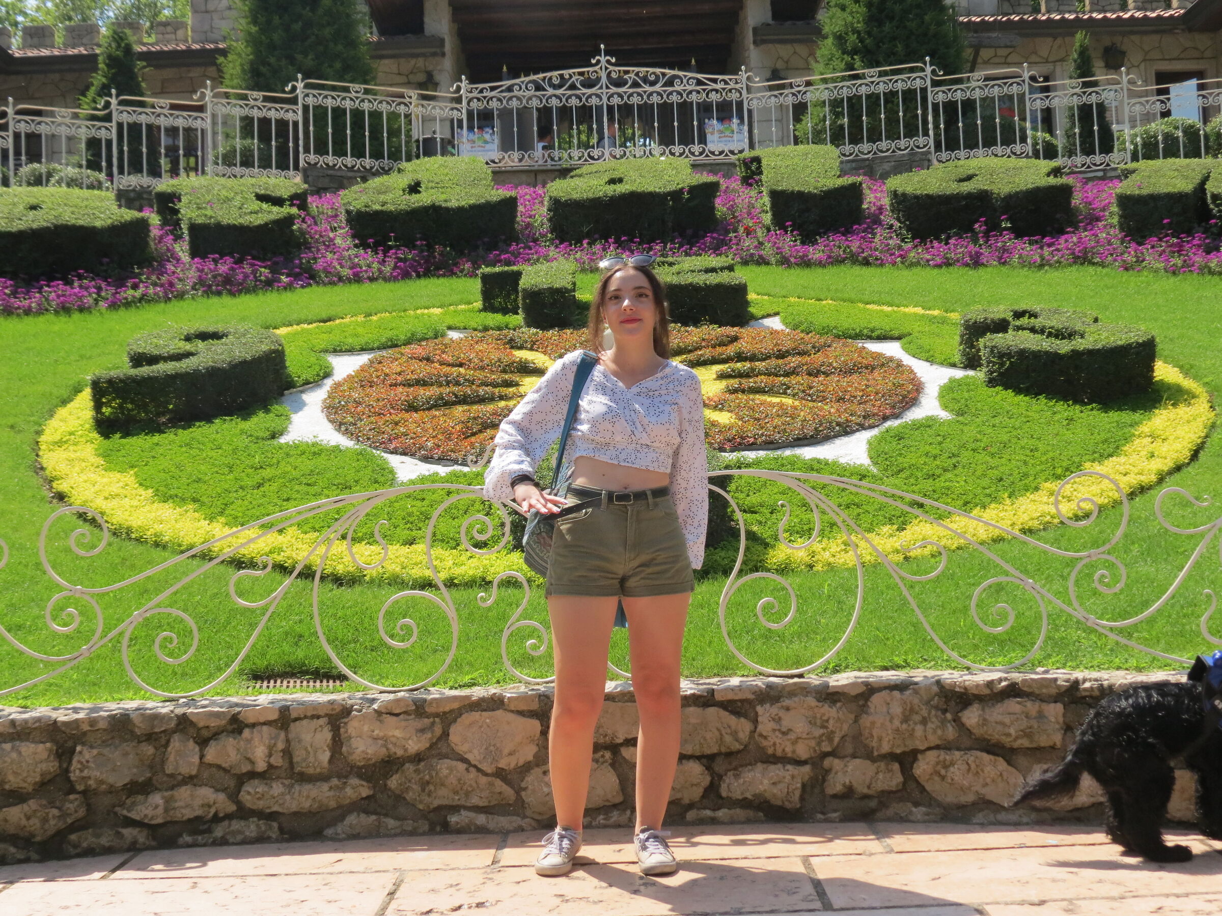 It's noon, I'm hungry