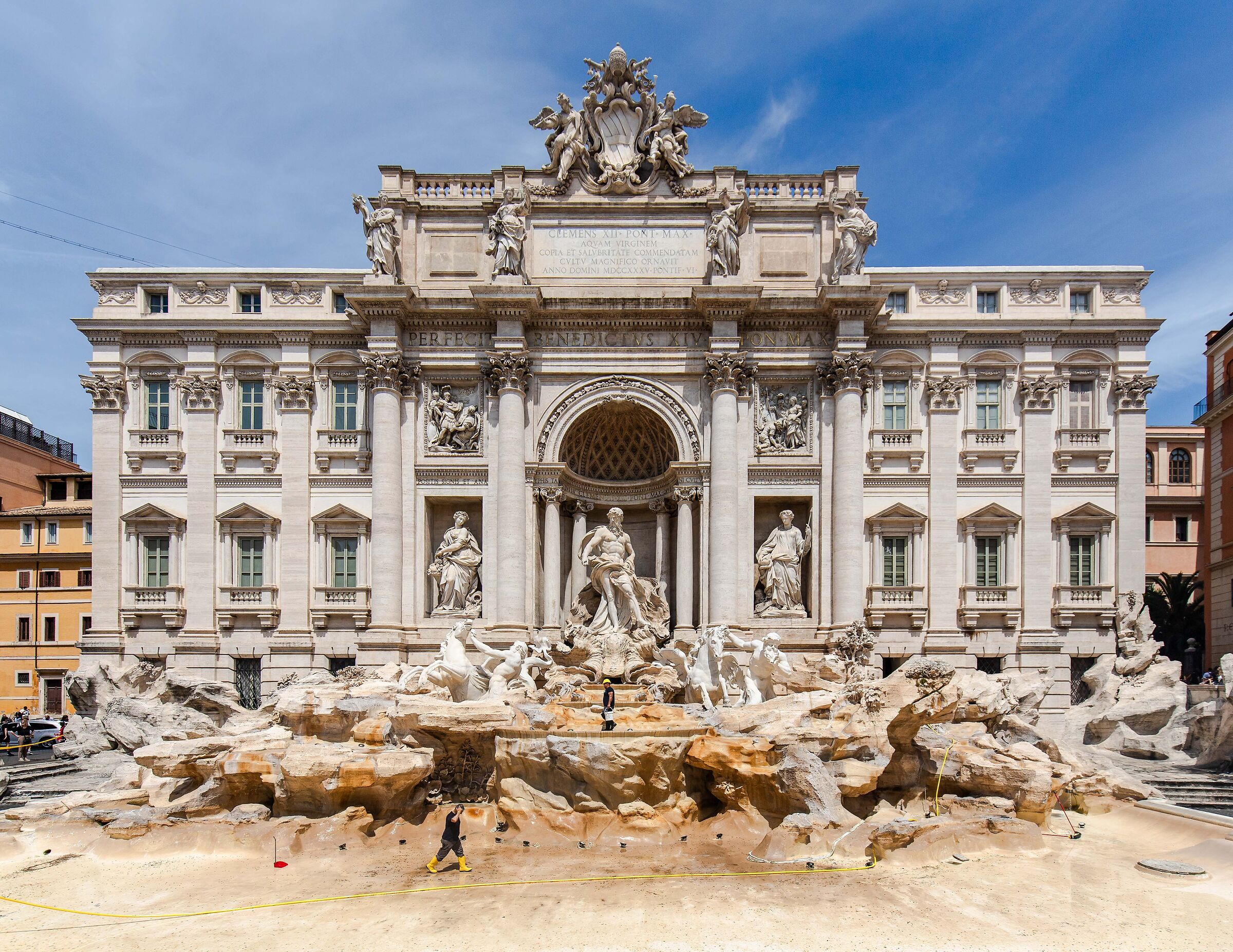 Trevi Fountain... (under maintenance) (2 photos)