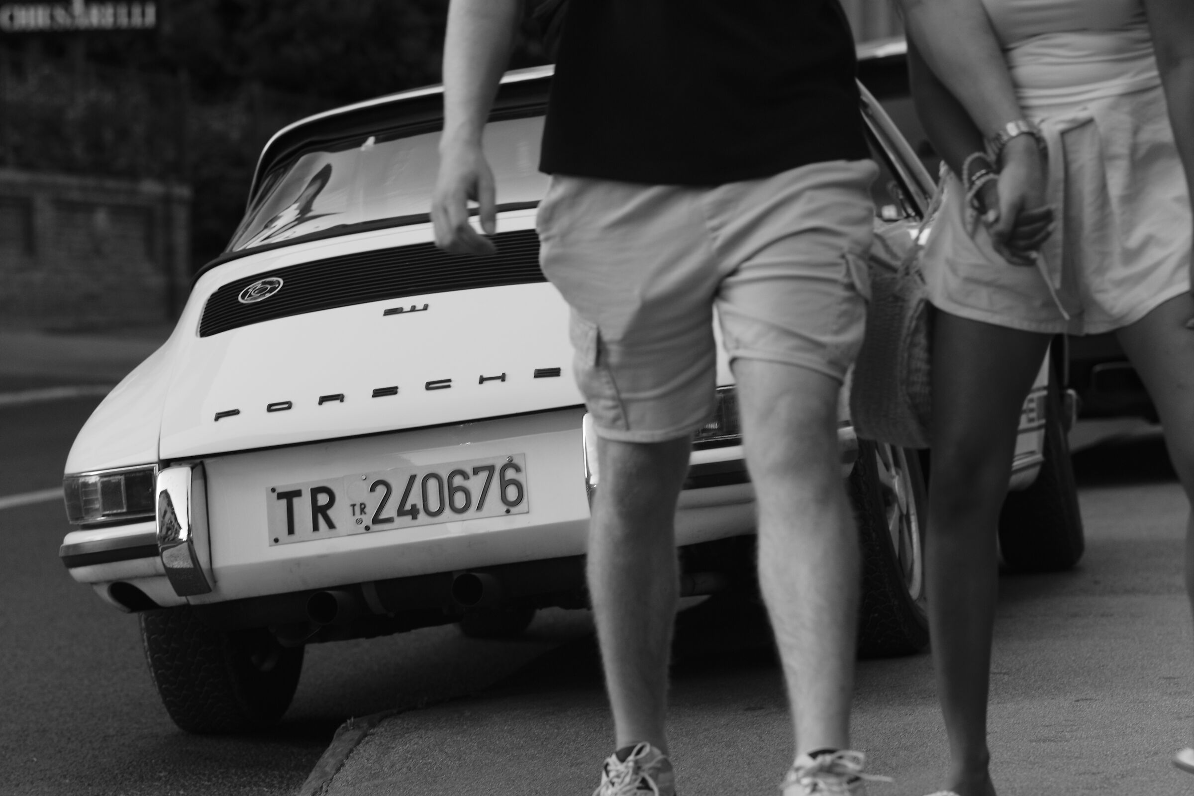 Porsche 911 and passers-by