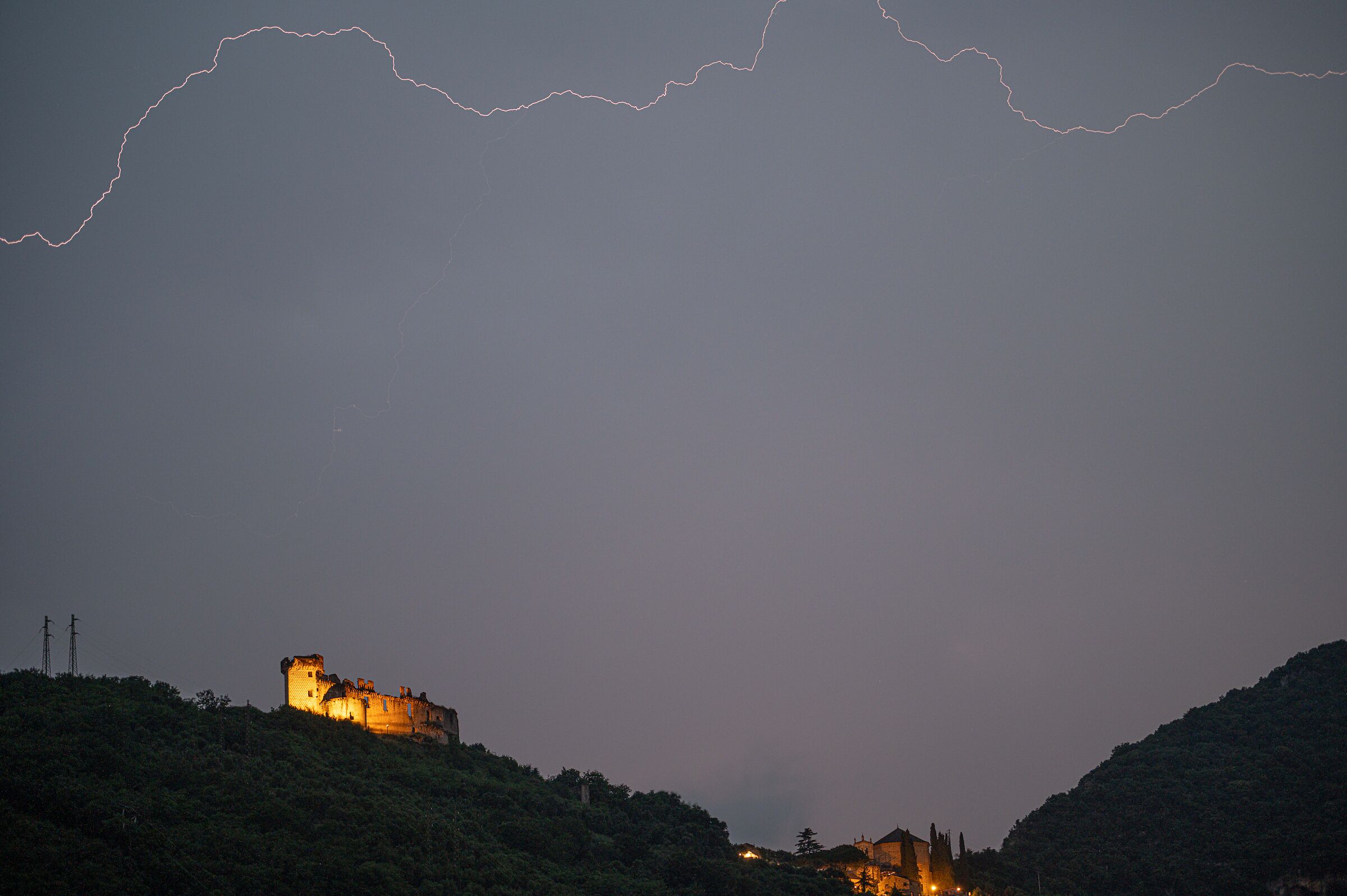 Temporale del 21 giugno 2025. Castel Govone Finalborgo