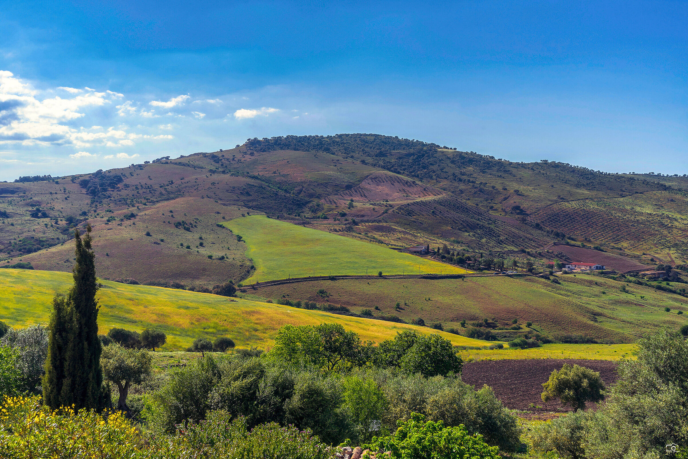 Sun to the valley and sun to the hill