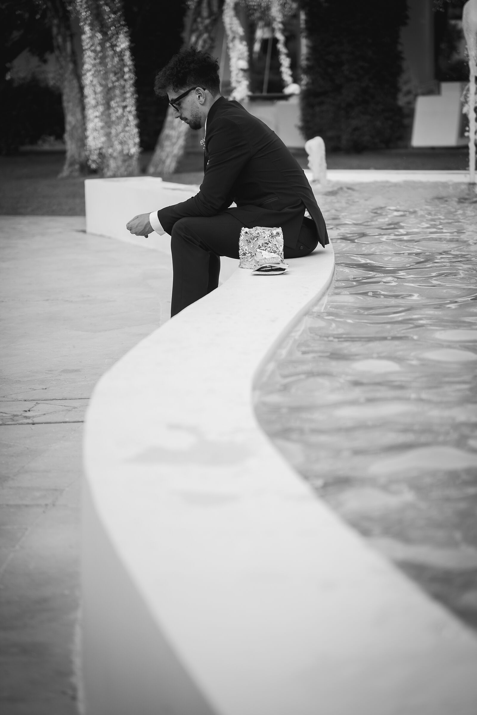 A cigarette before getting married