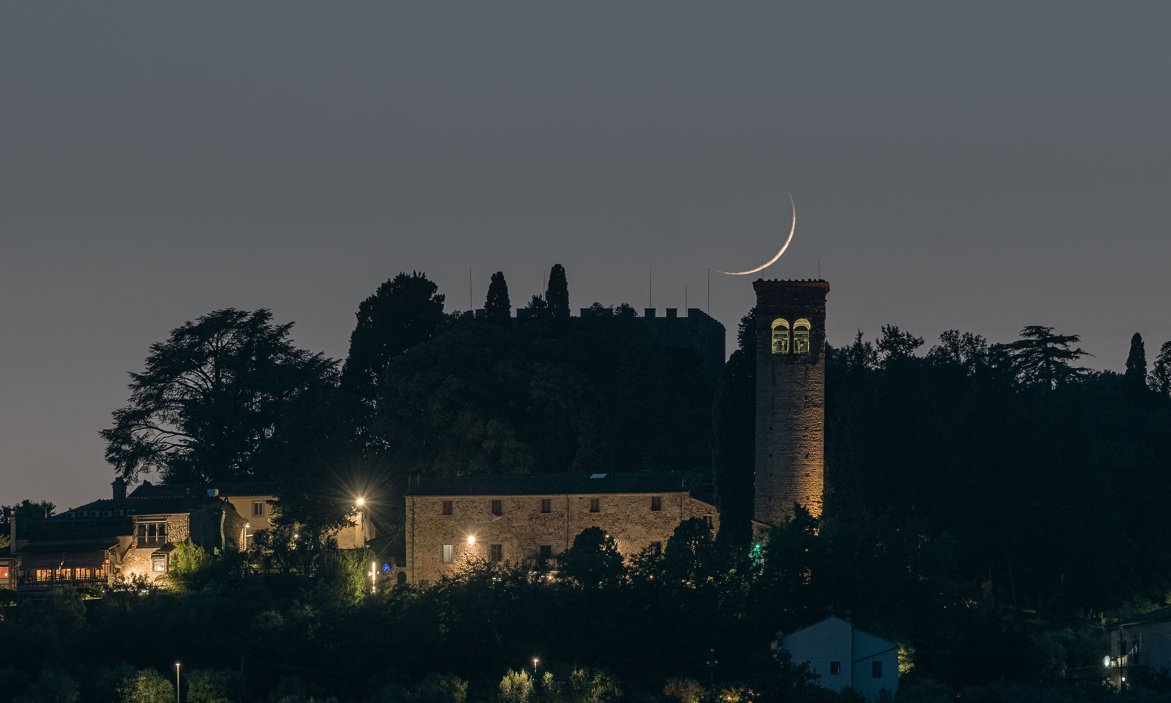 Kiss at the bell tower