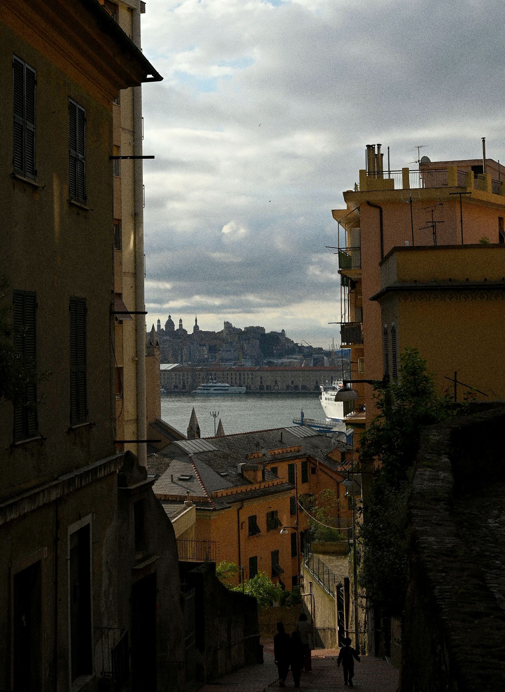 Salita degli Angeli a Genova, tramonto