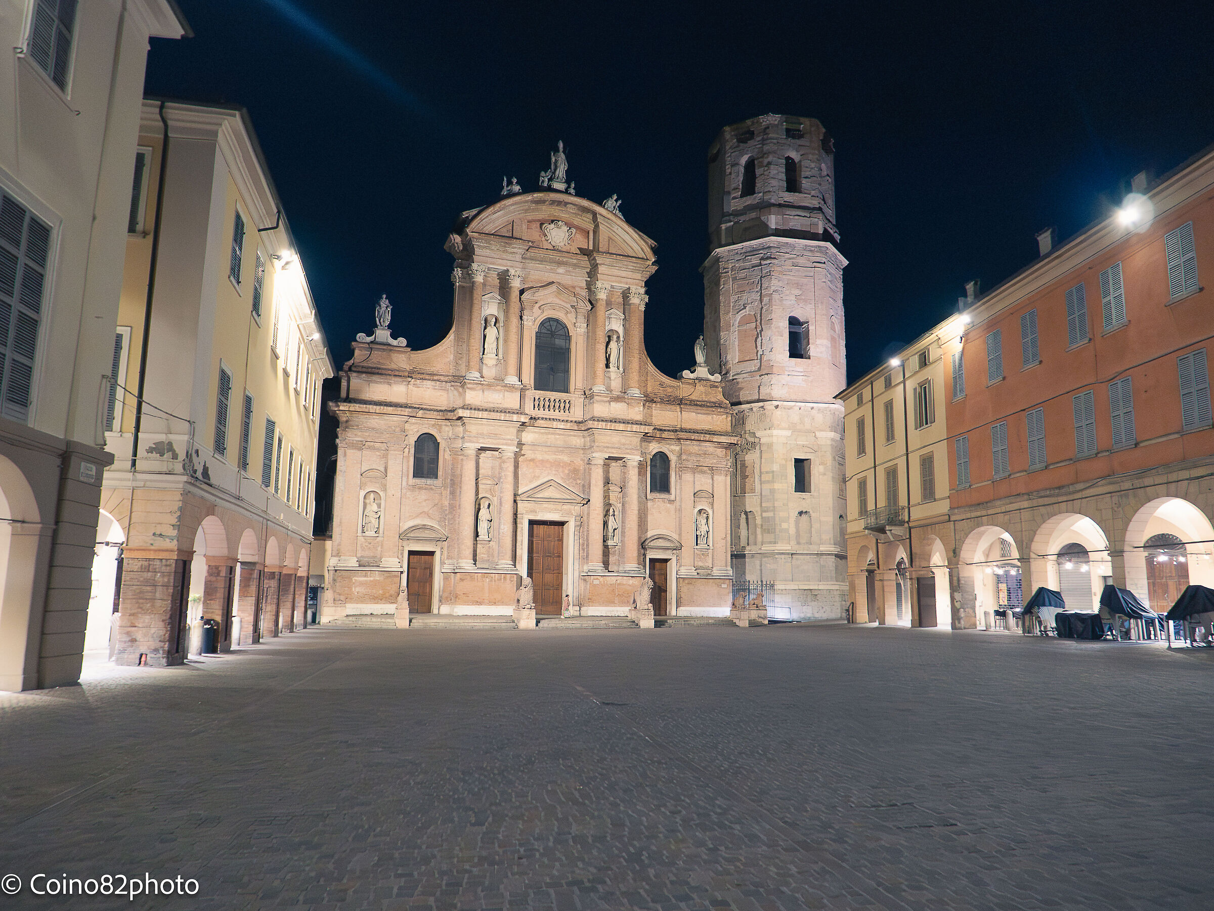 Reggio Emilia di sera