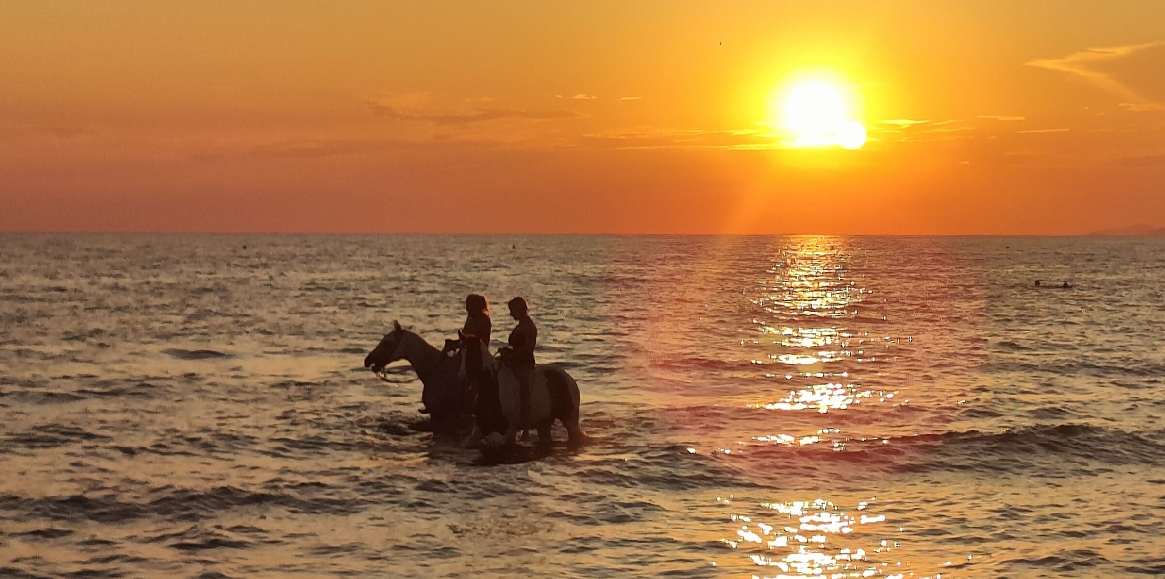 La cavalcata al tramonto