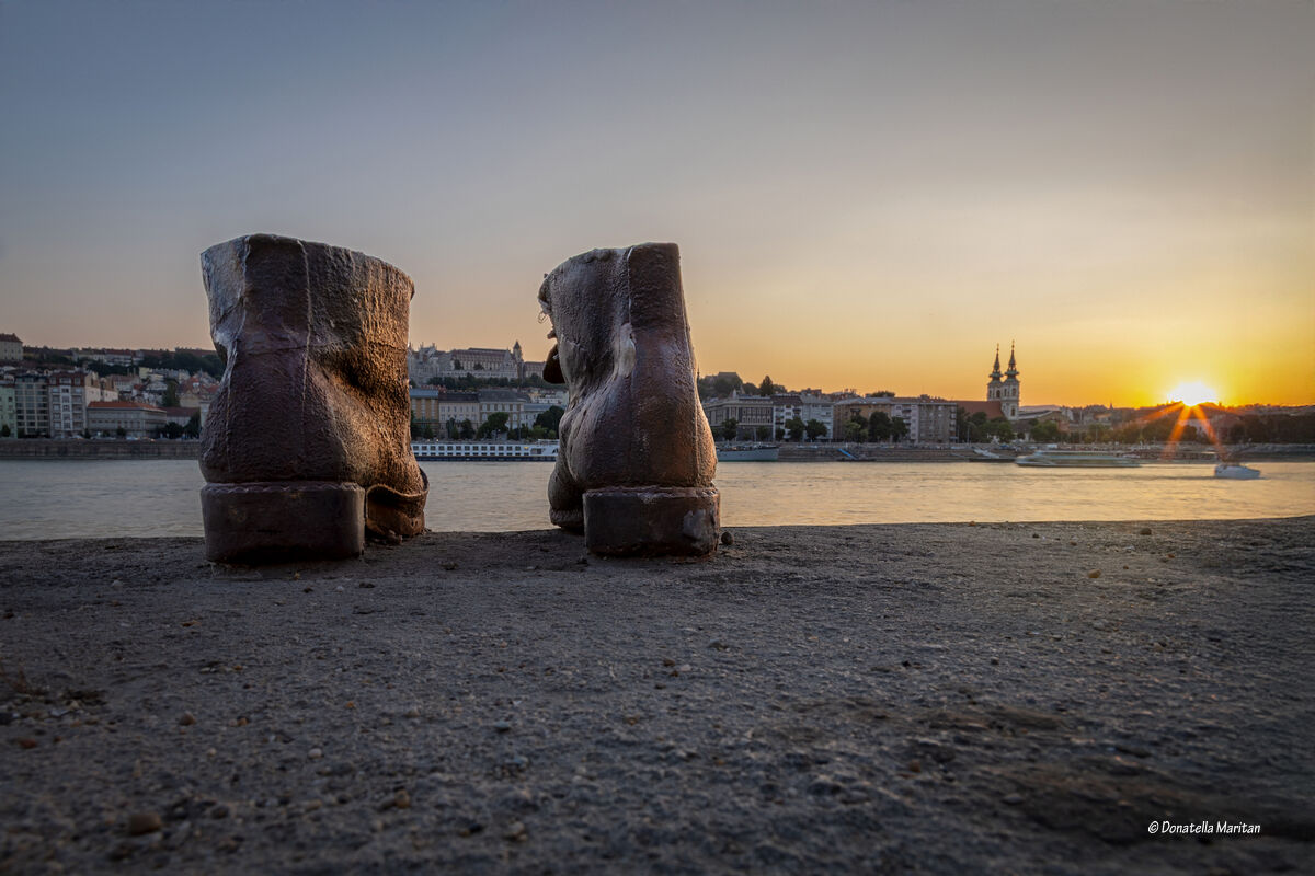Le scarpe sulla riva del Danubio