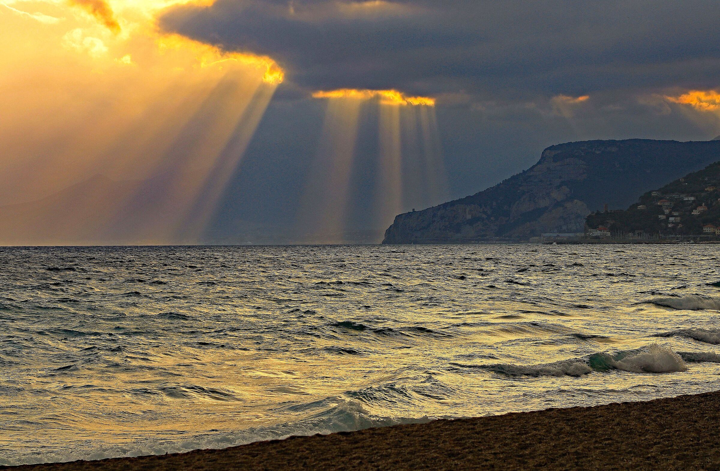 Temporale sul mar Ligure