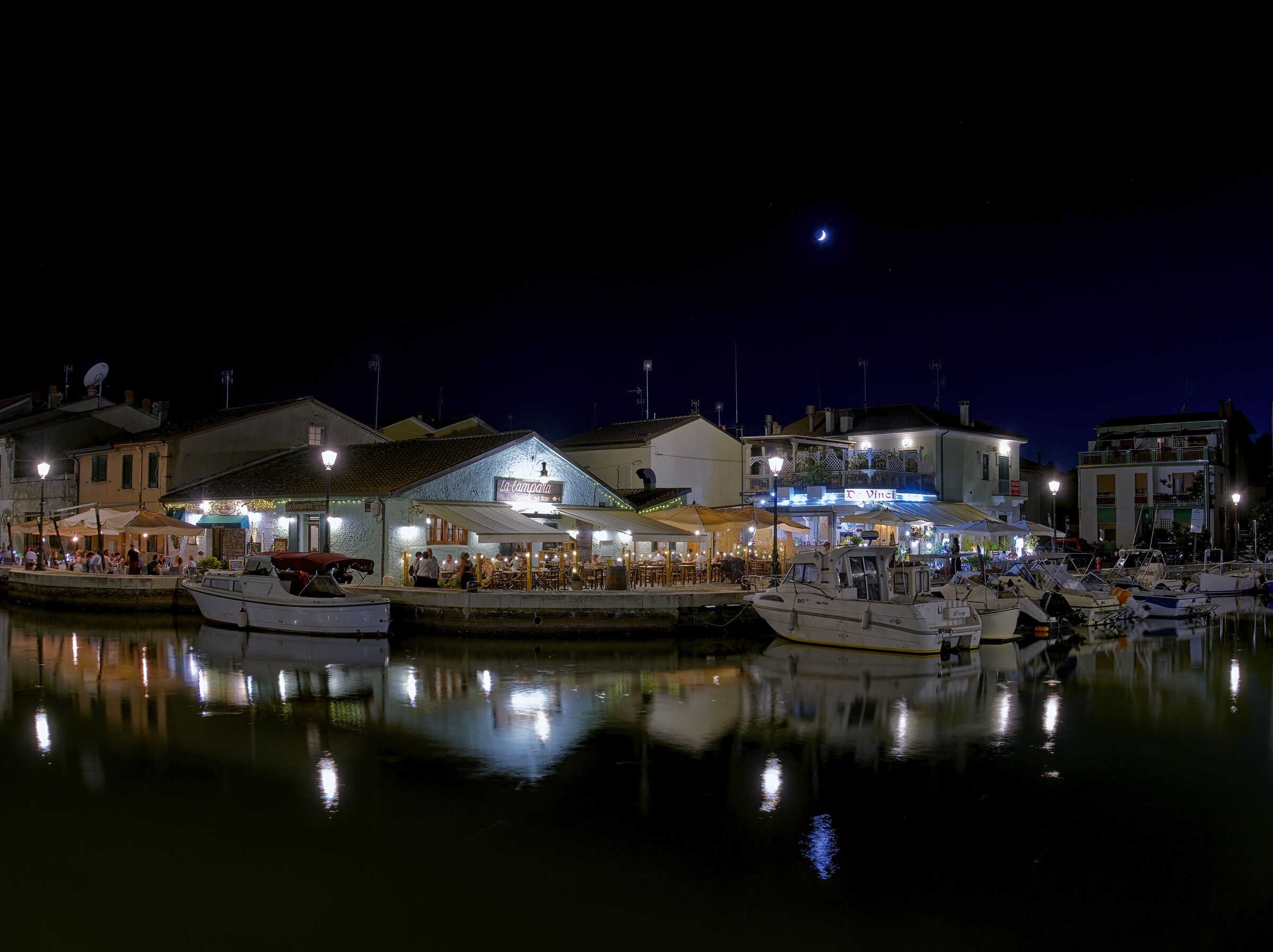 Lampara and the Moon