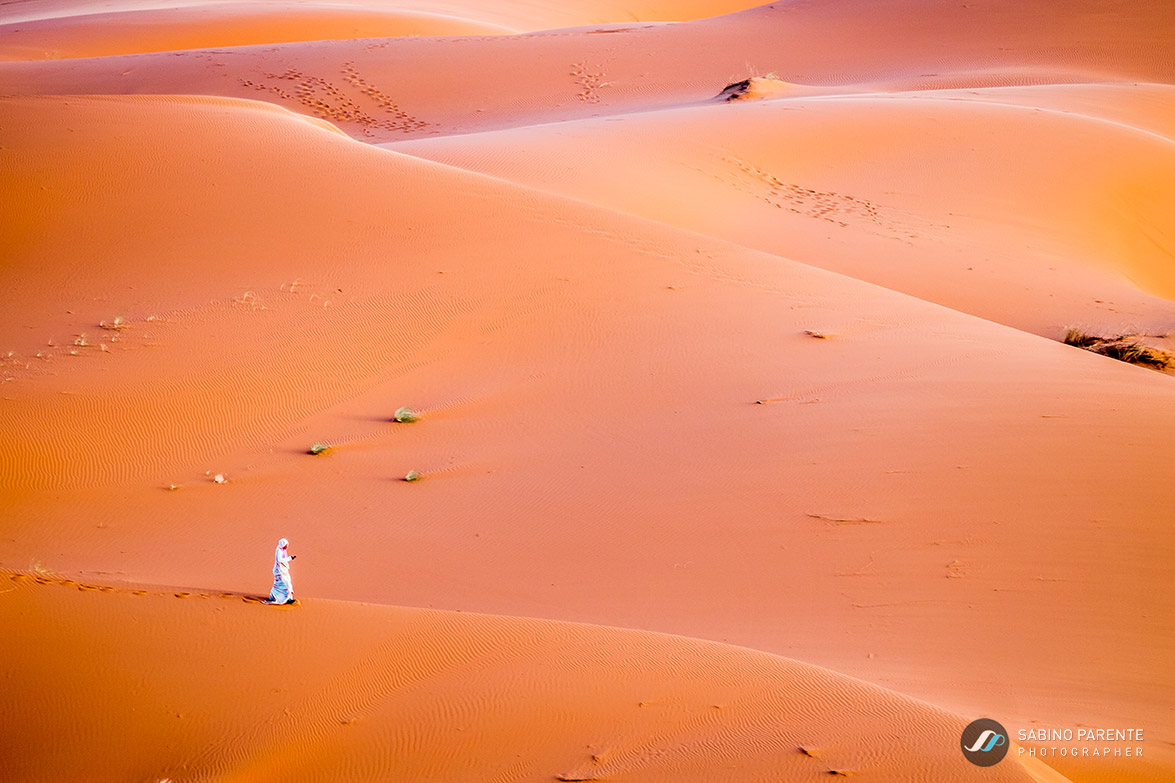 The beautiful silence of the Sahara desert ...