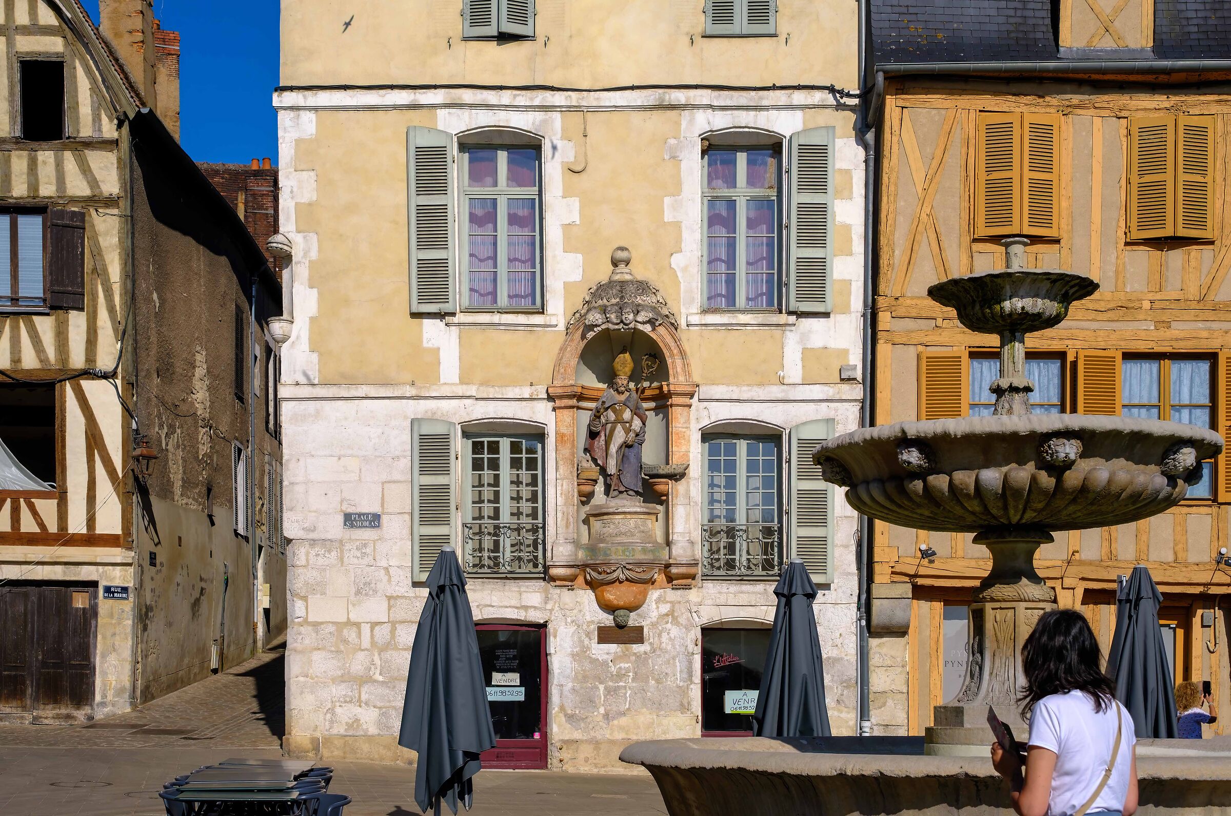 A Bari enclave in France?