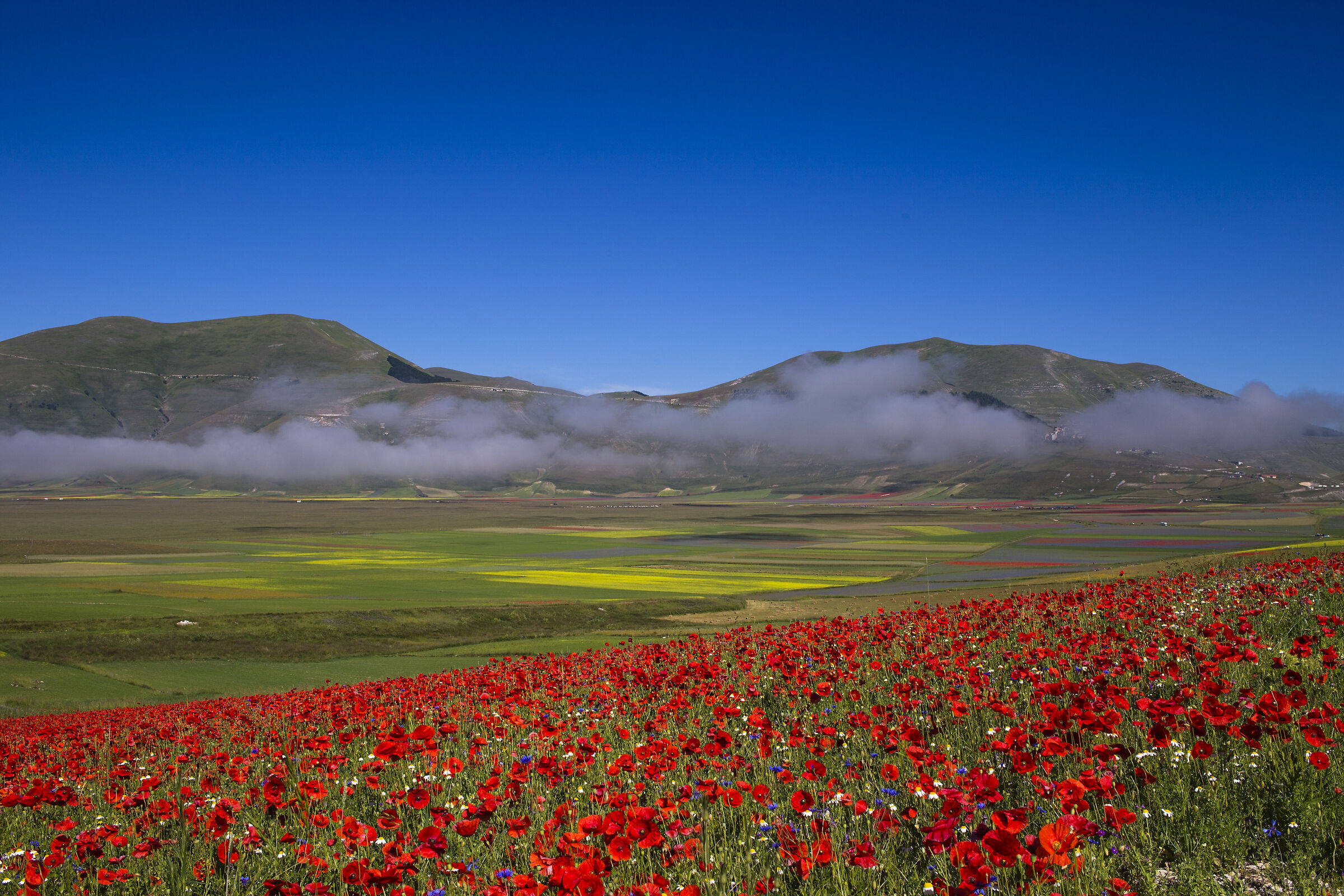 Castelluccio nebbia in dissolvimento