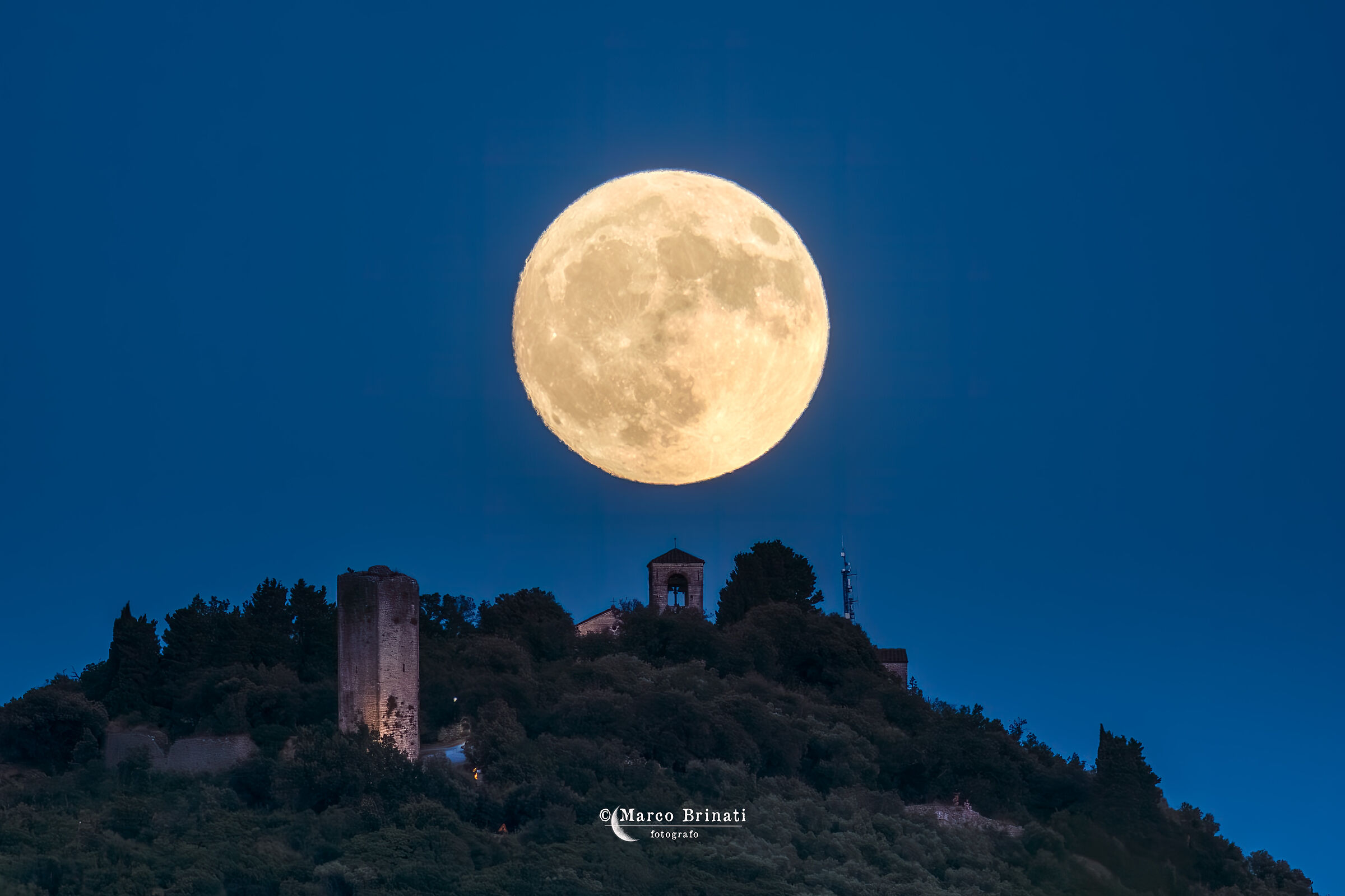 Alba lunare alla Rocca