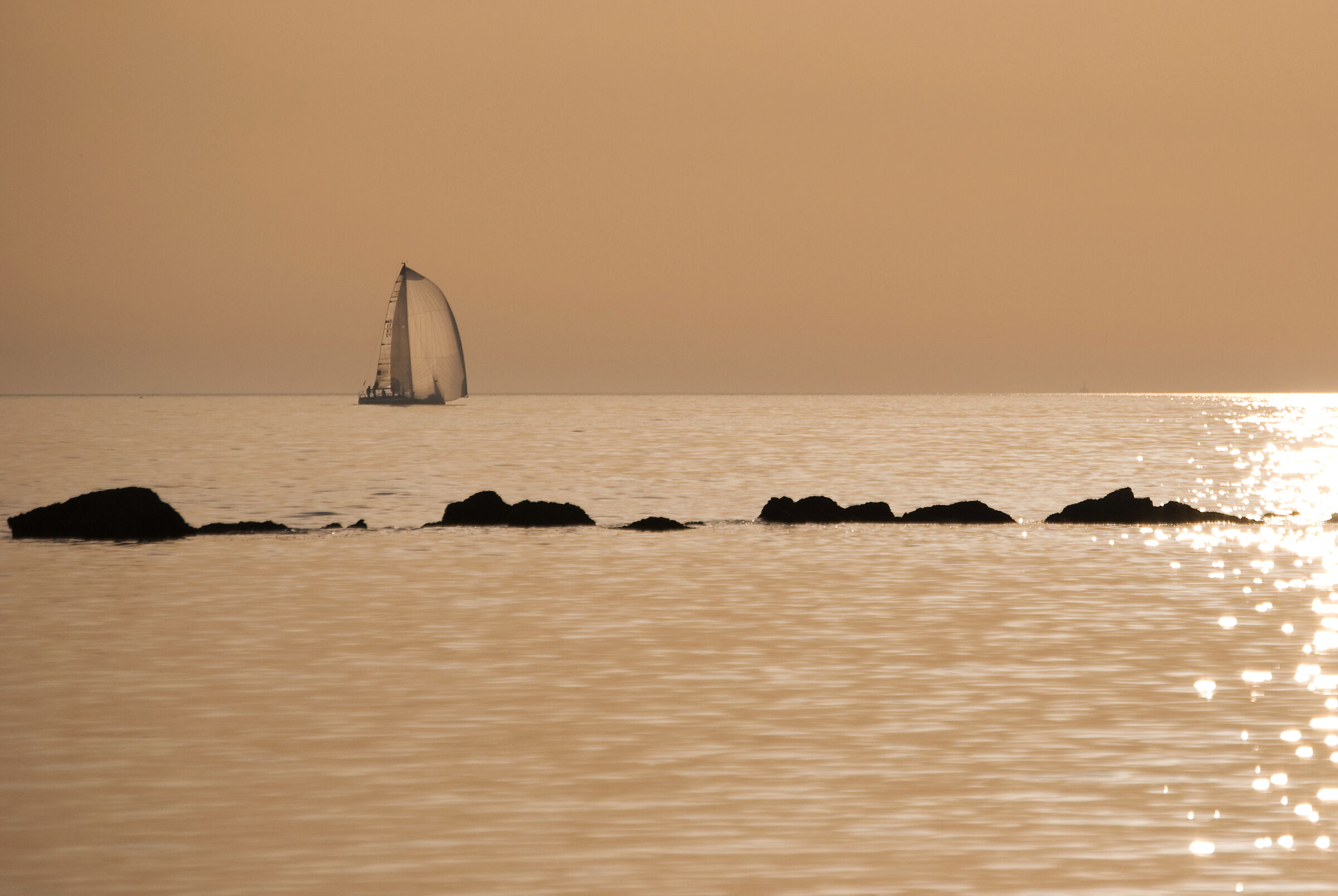 Veleggiando al tramonto