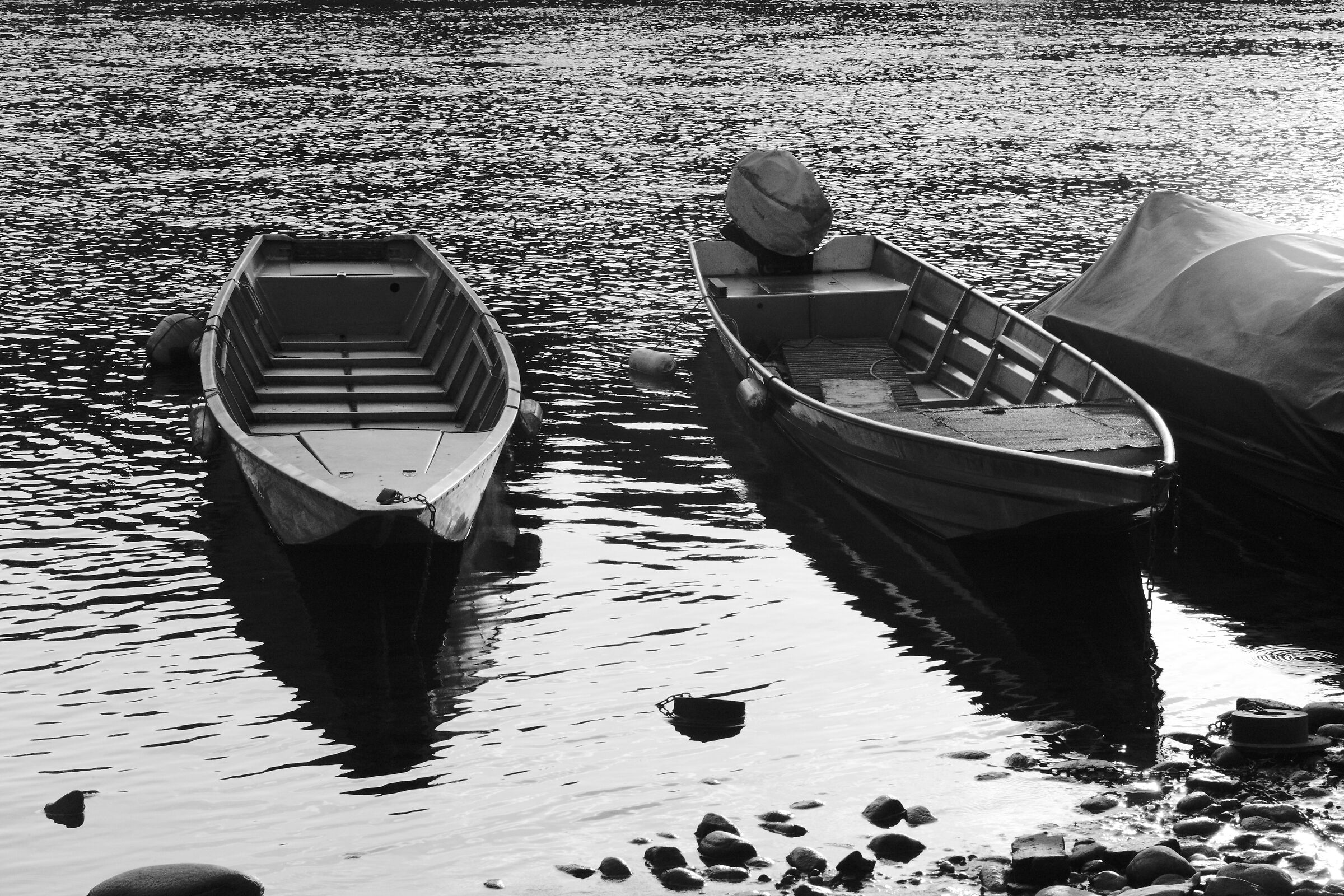 Barche a Ticino alle prime luci del giorno